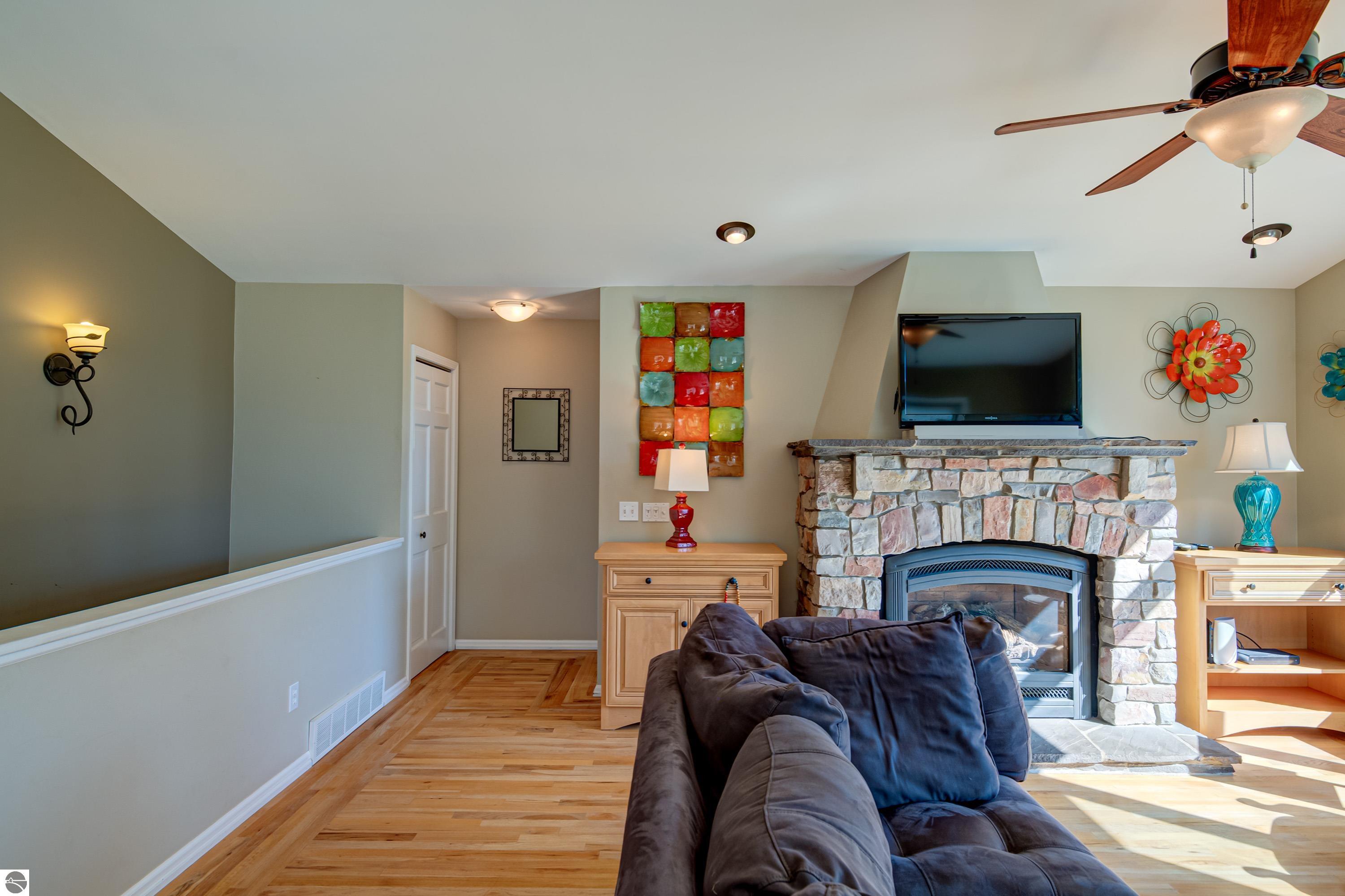 513 W 12th Street