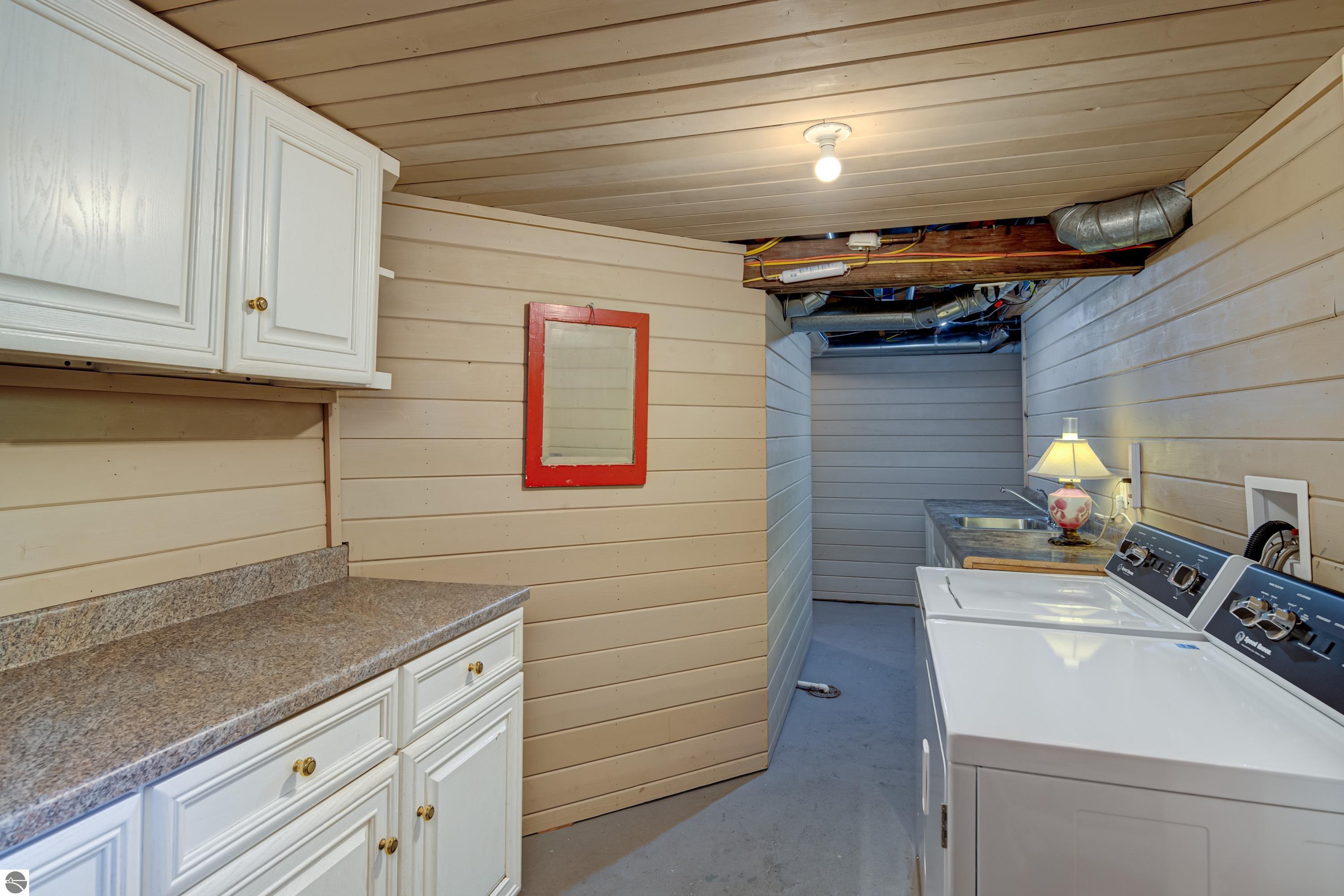 513 W 12th Street