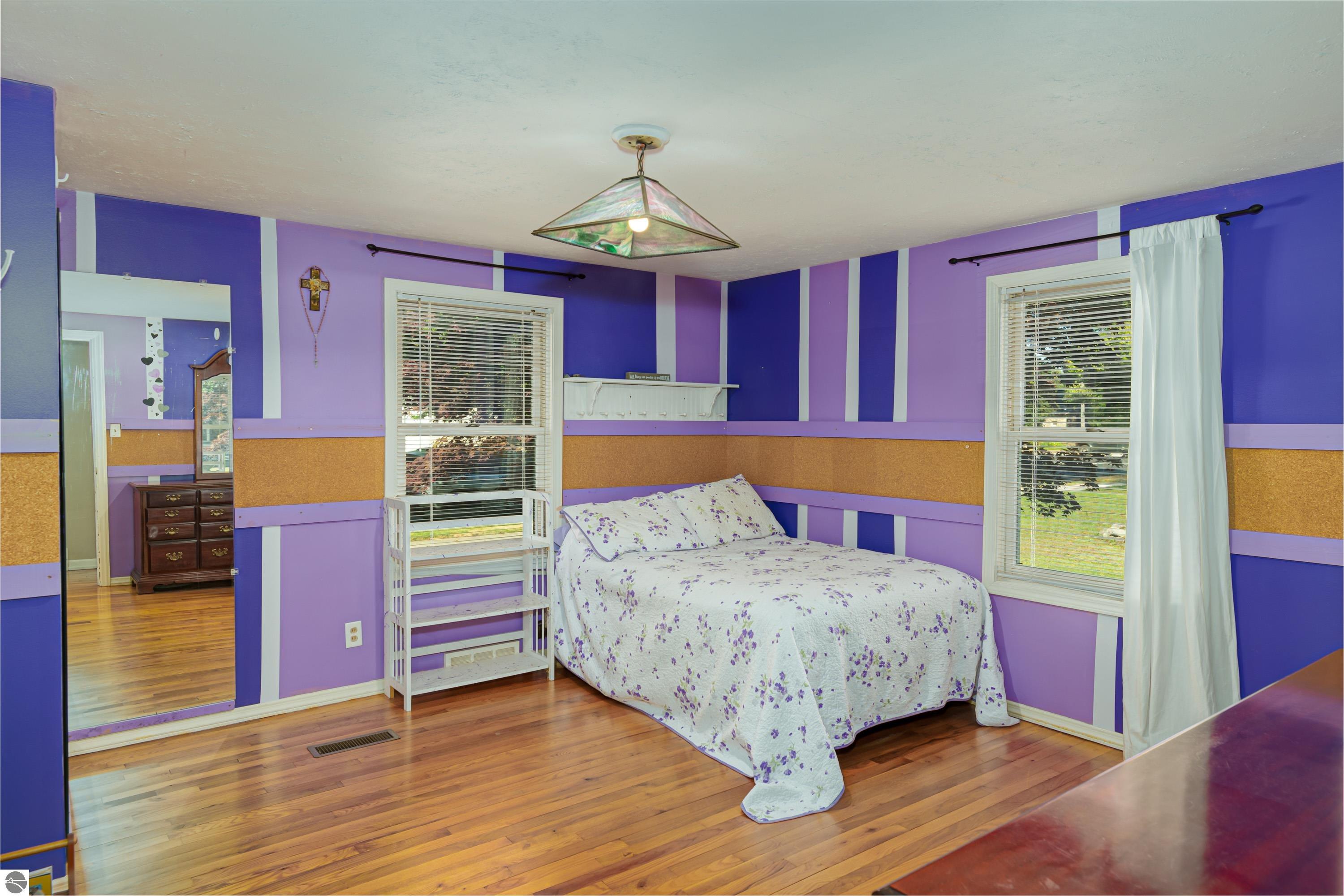 513 W 12th Street