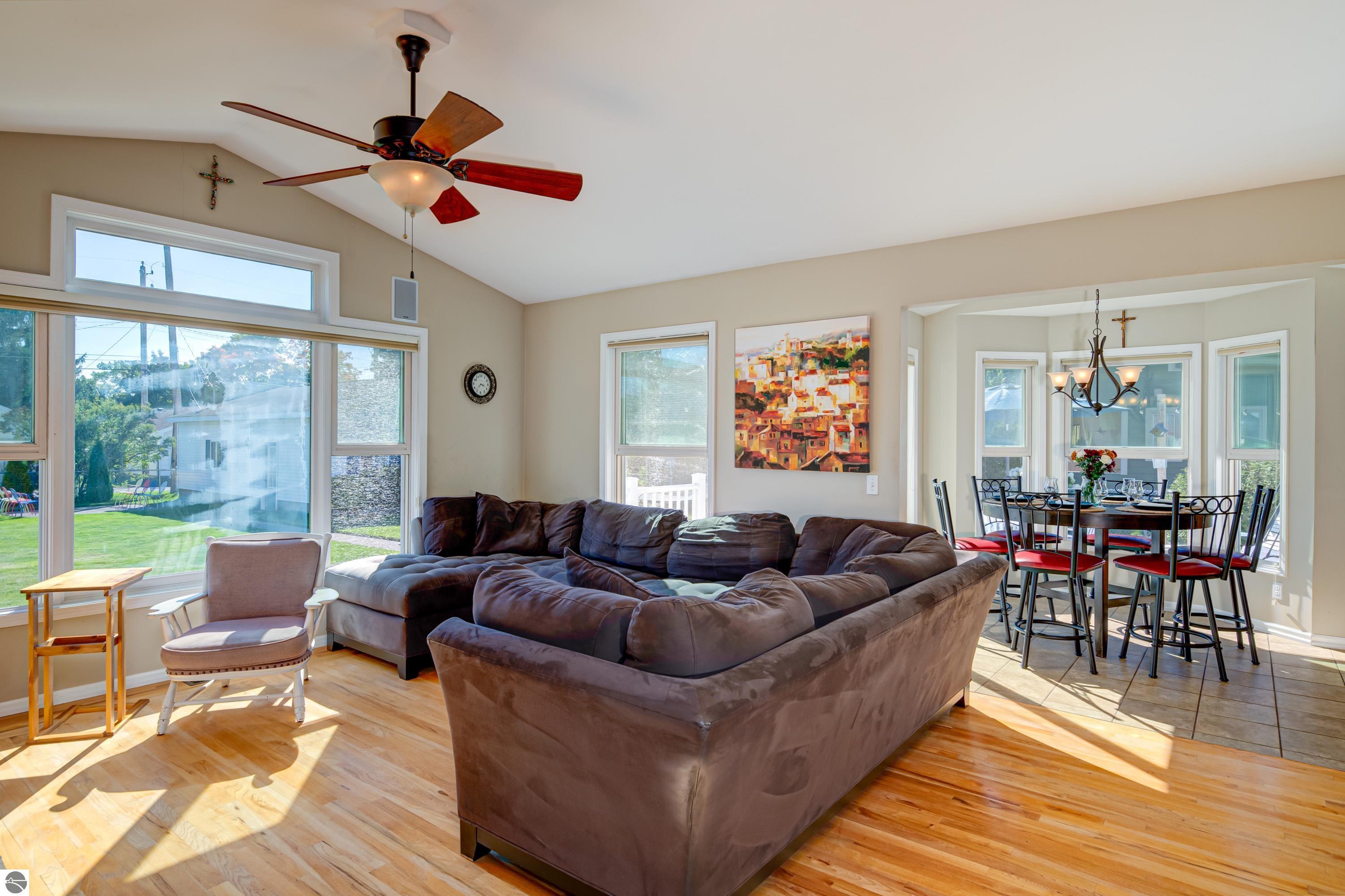 513 W 12th Street