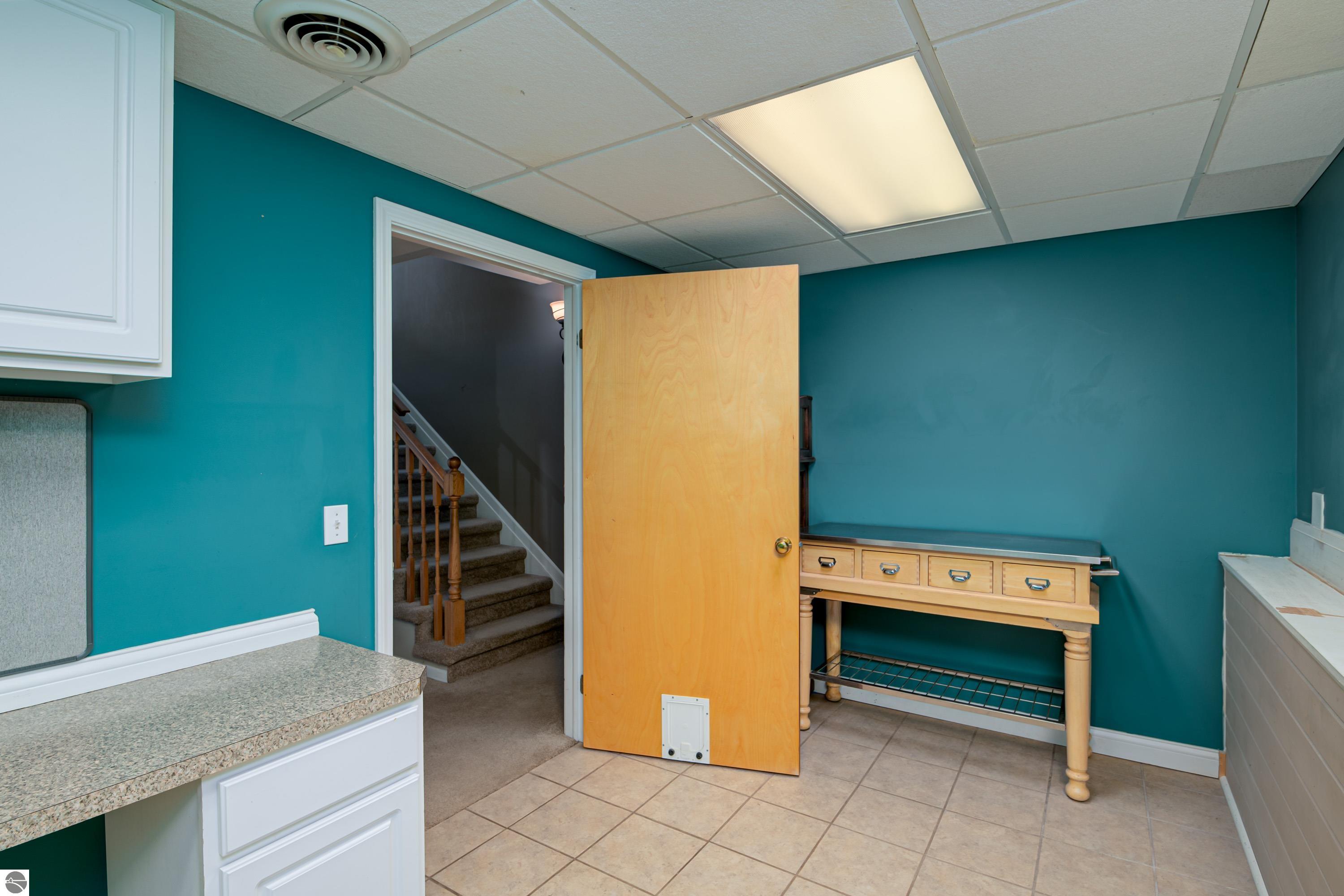 513 W 12th Street