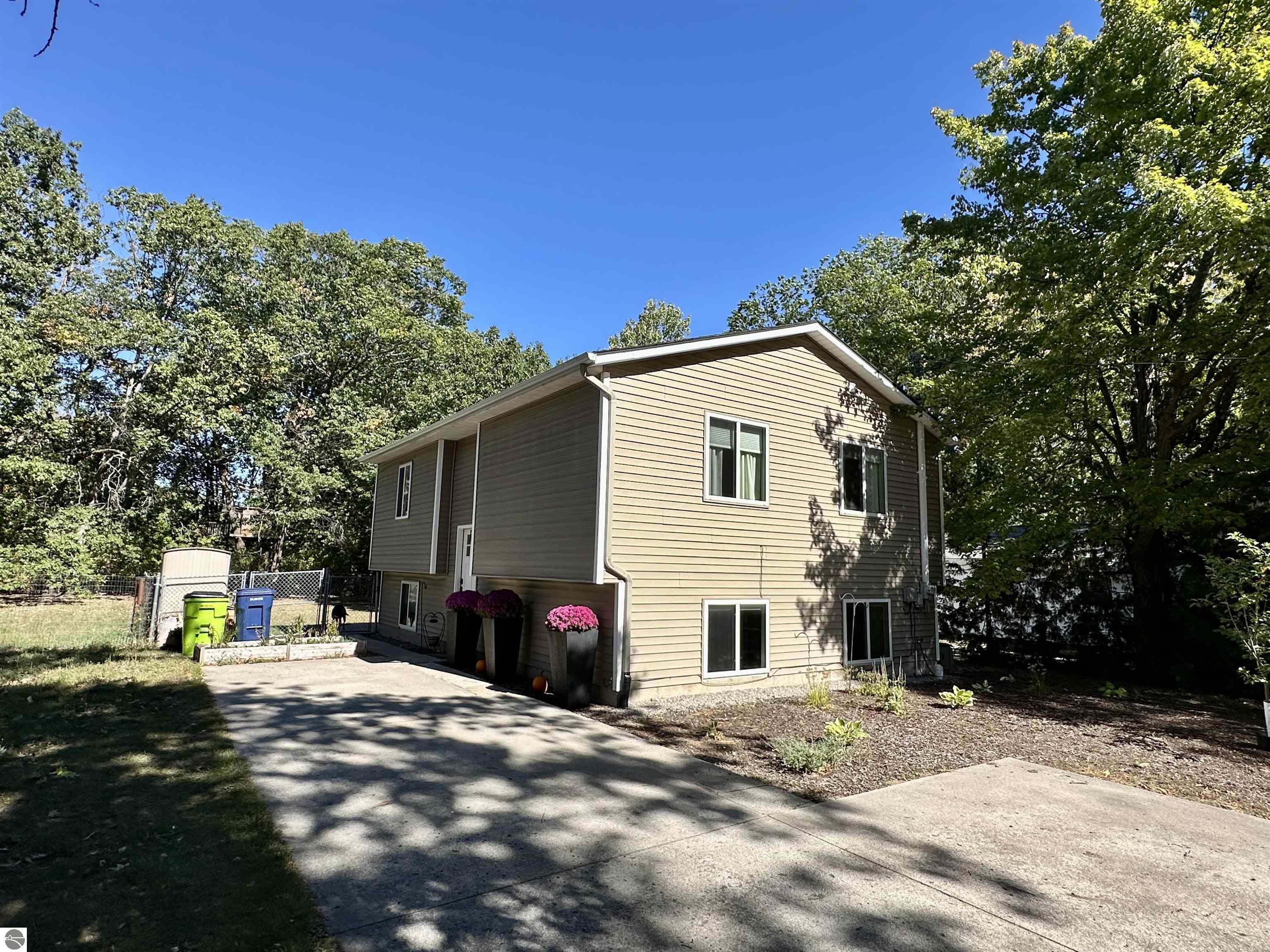 845 Carver Street