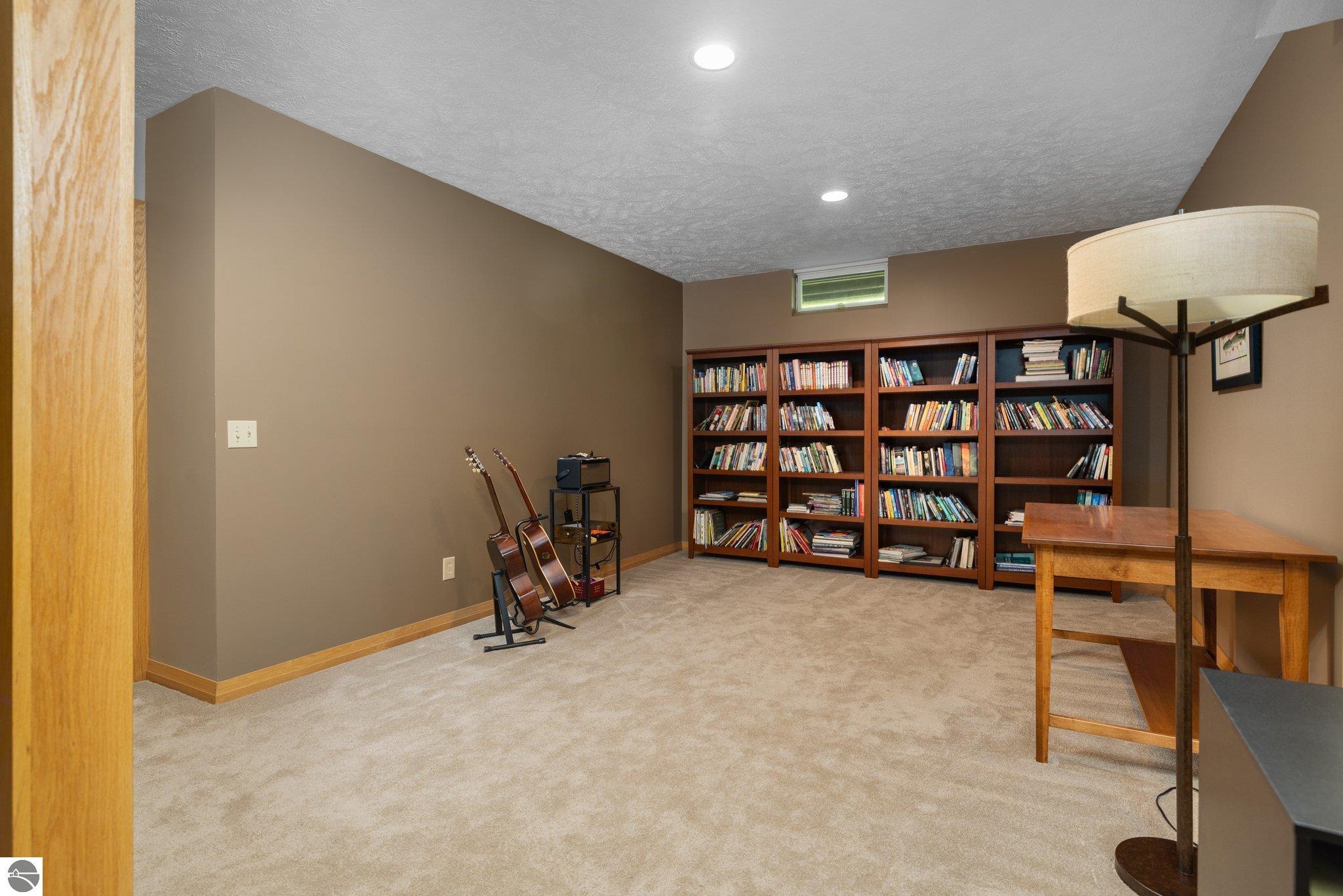 9658 E Walkabout Lane
