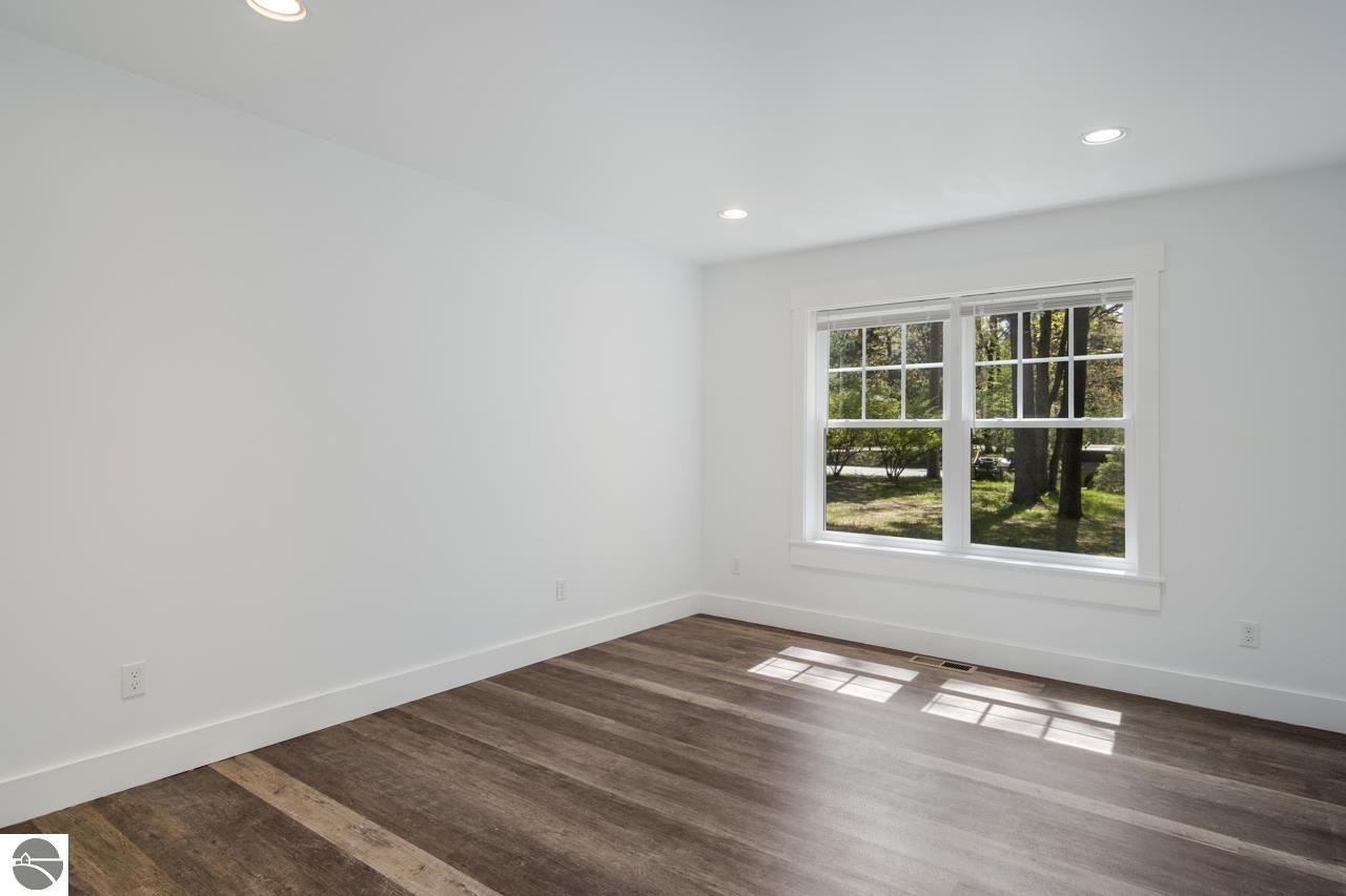 3353 Holiday View