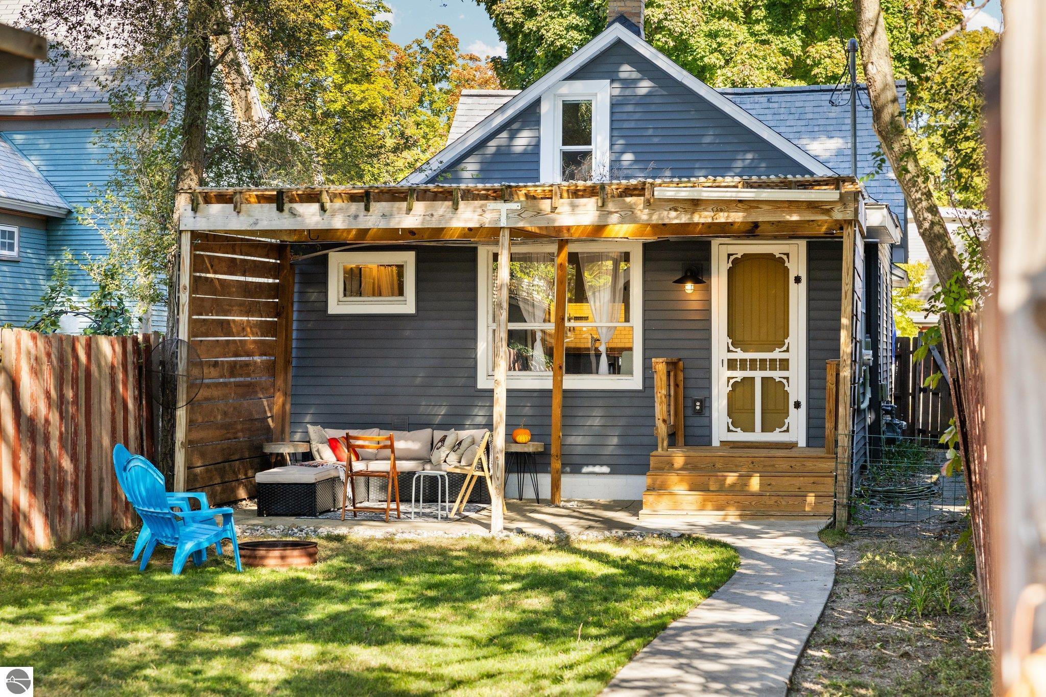 319 W Twelfth Street