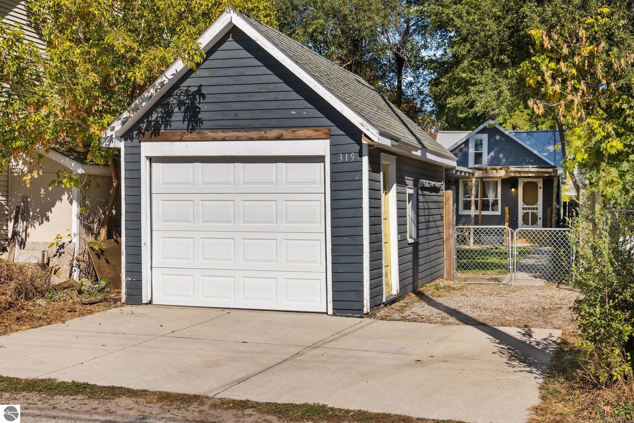 319 W Twelfth Street