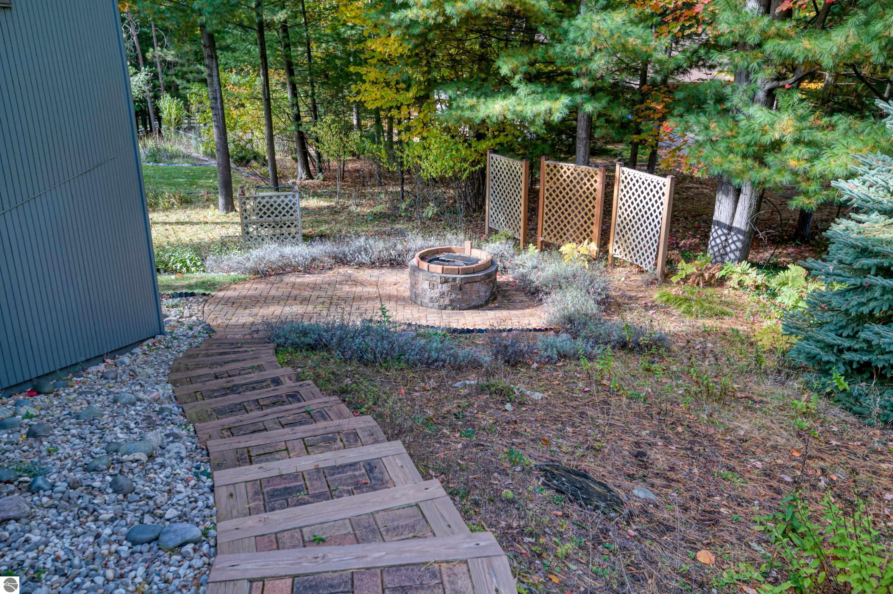 4125 Holiday North Court