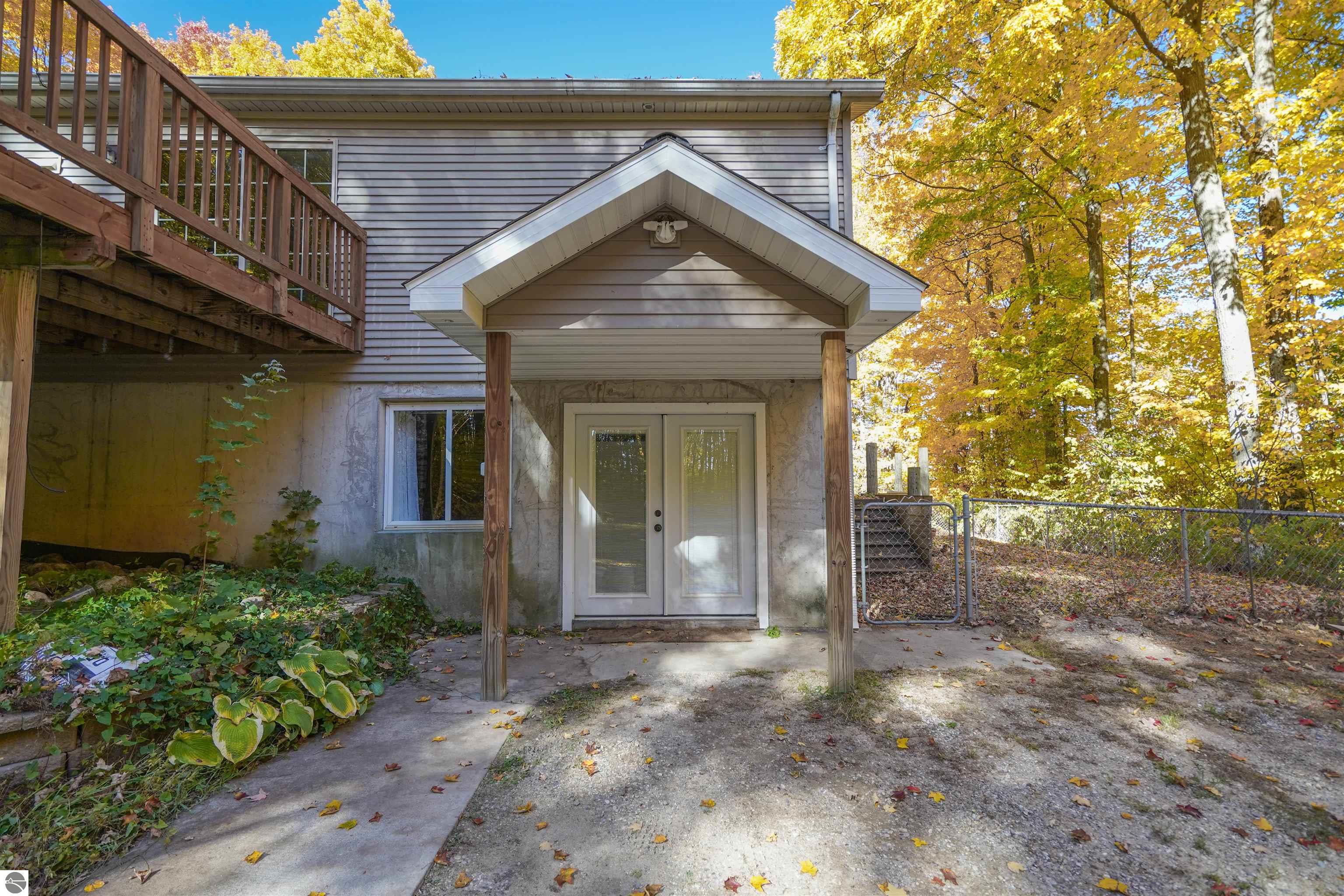 4897 Woodman Road, SW