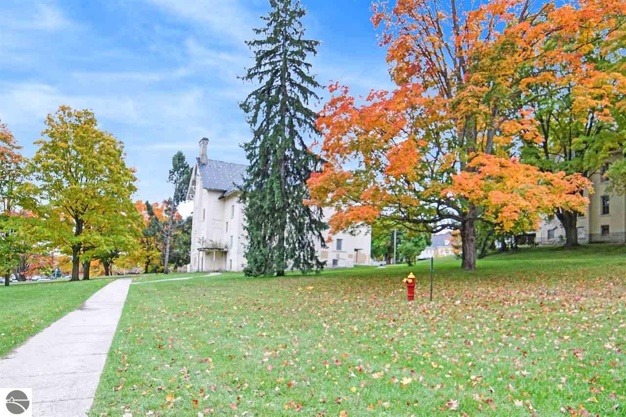 800 Cottageview Drive # 317