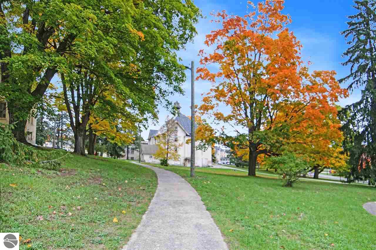 800 Cottageview Drive # 317