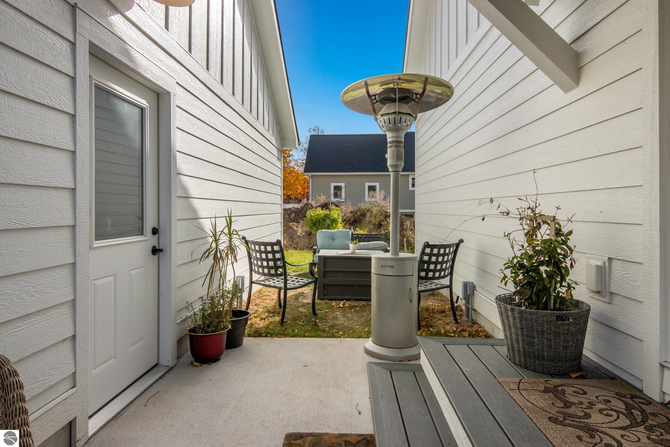 106 Iroquois Street