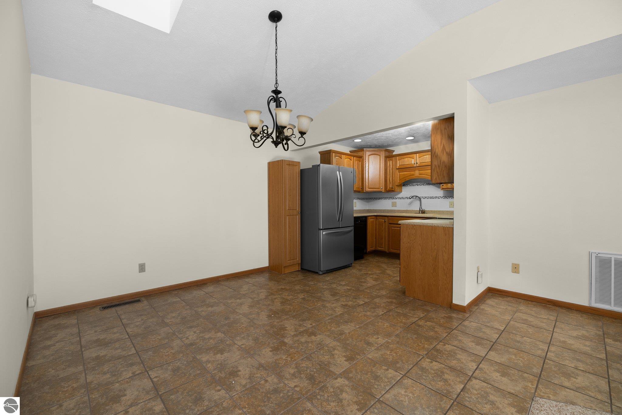 2135 Hammond Place Unit: West