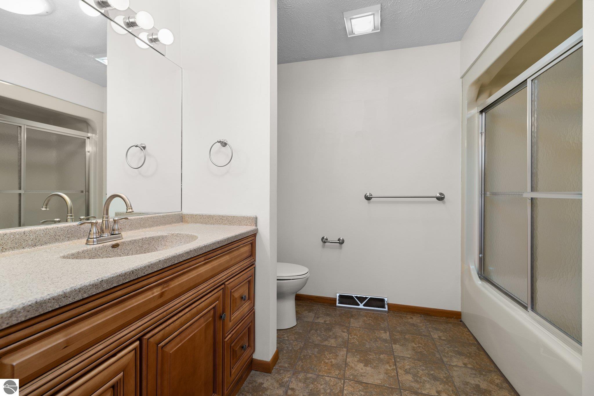 2135 Hammond Place Unit: West