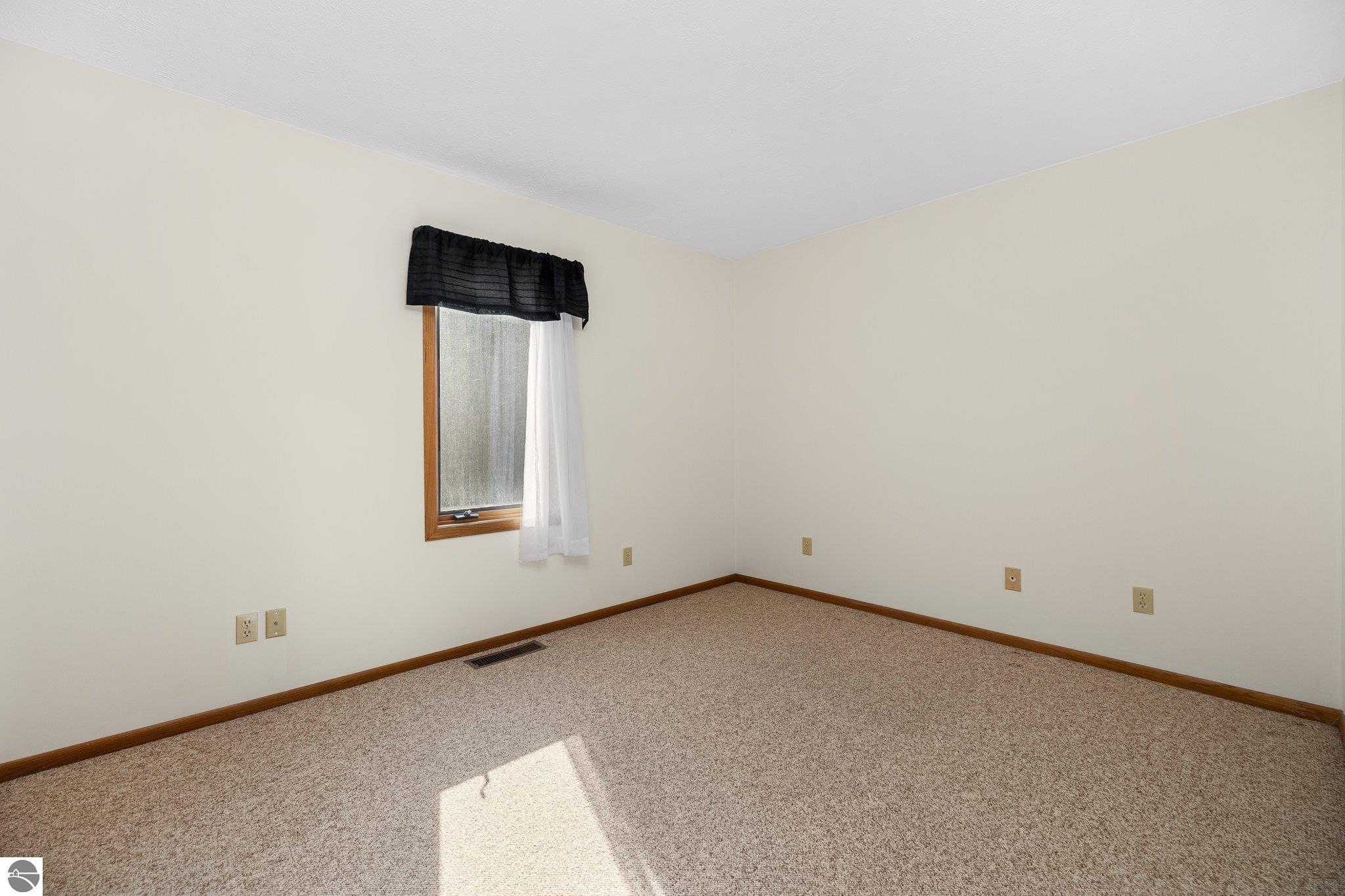 2135 Hammond Place Unit: West