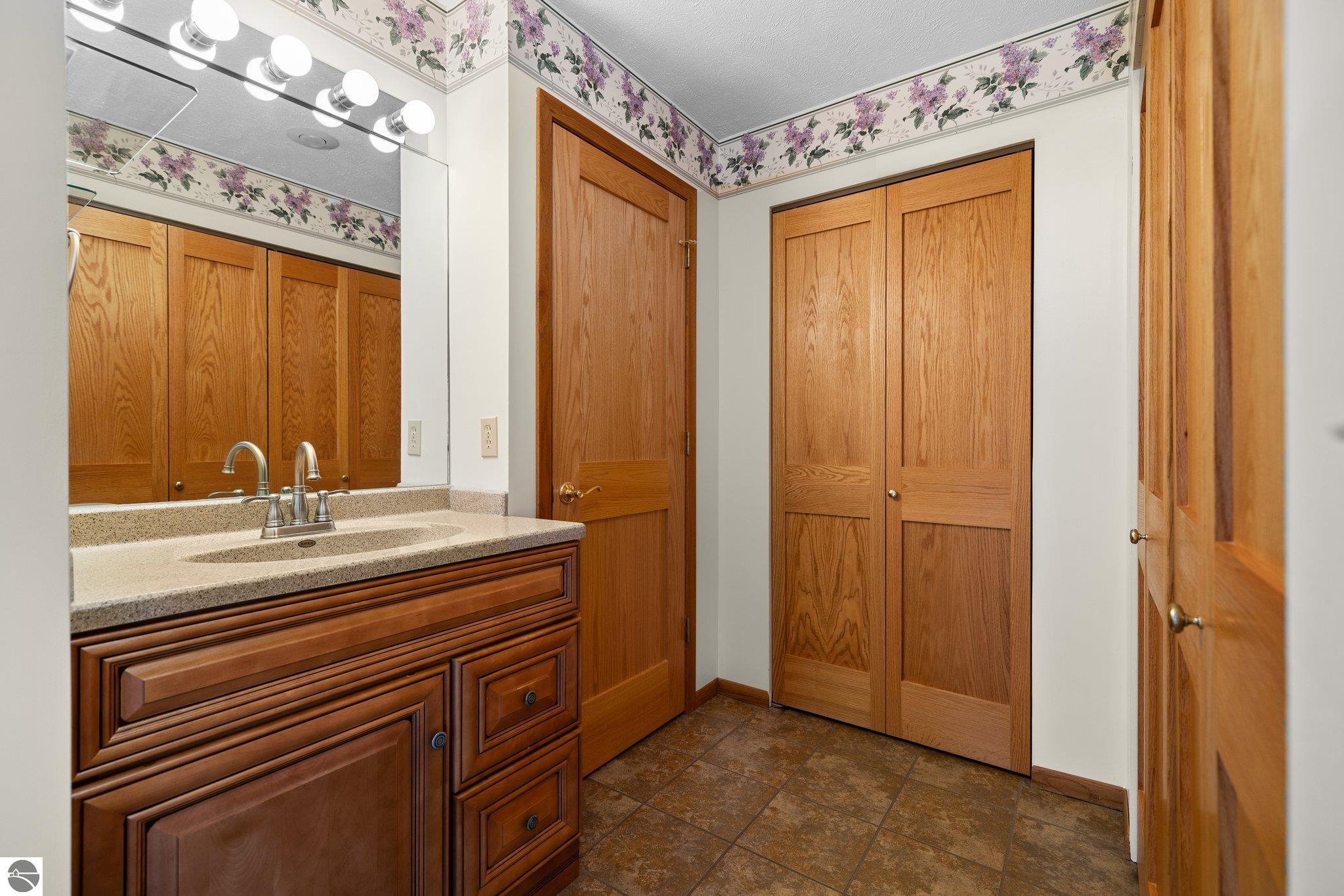 2135 Hammond Place Unit: West
