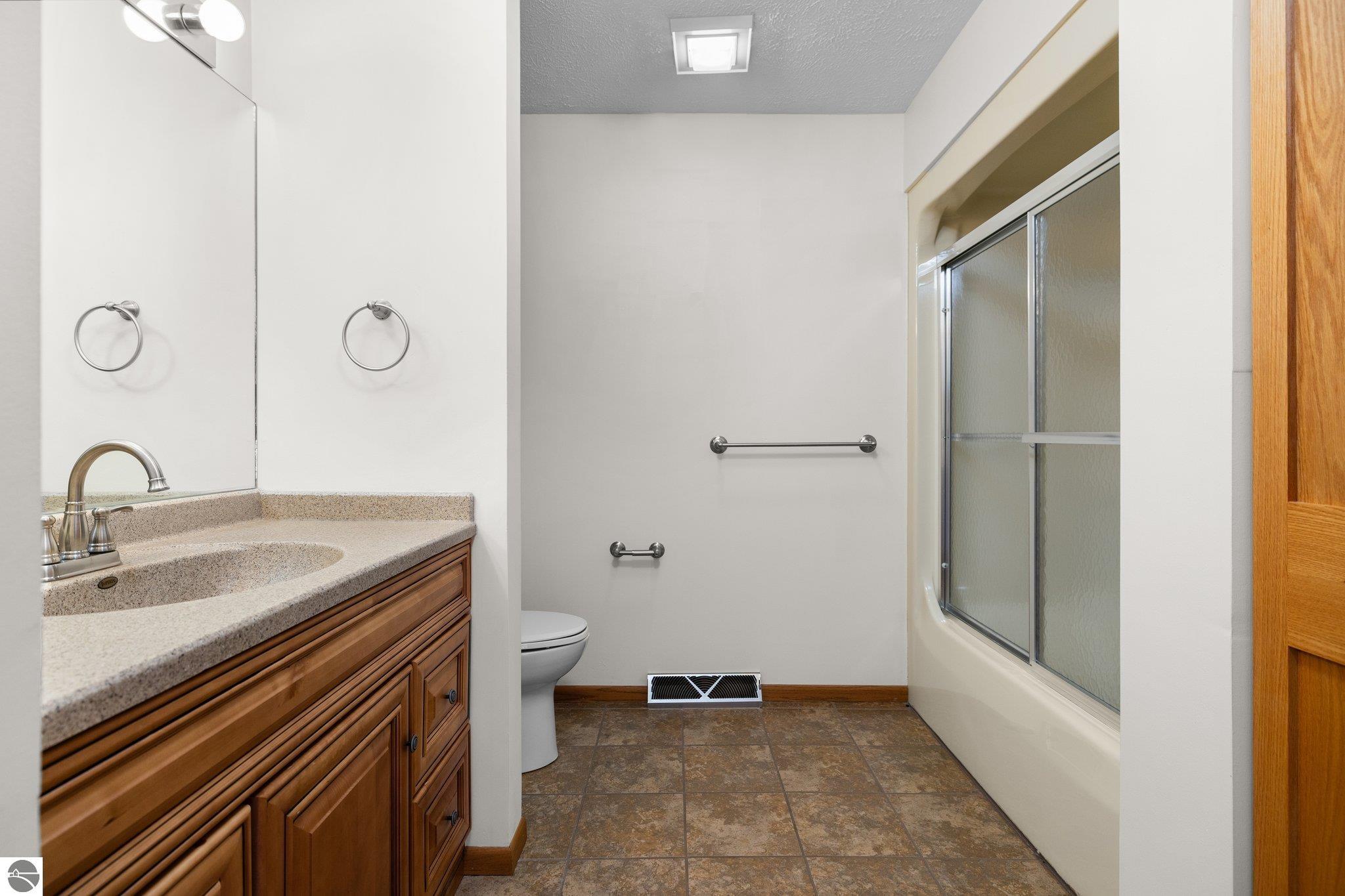 2135 Hammond Place Unit: West