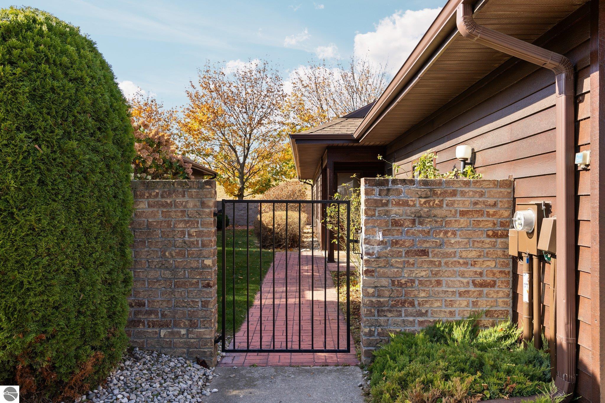 2135 Hammond Place Unit: West