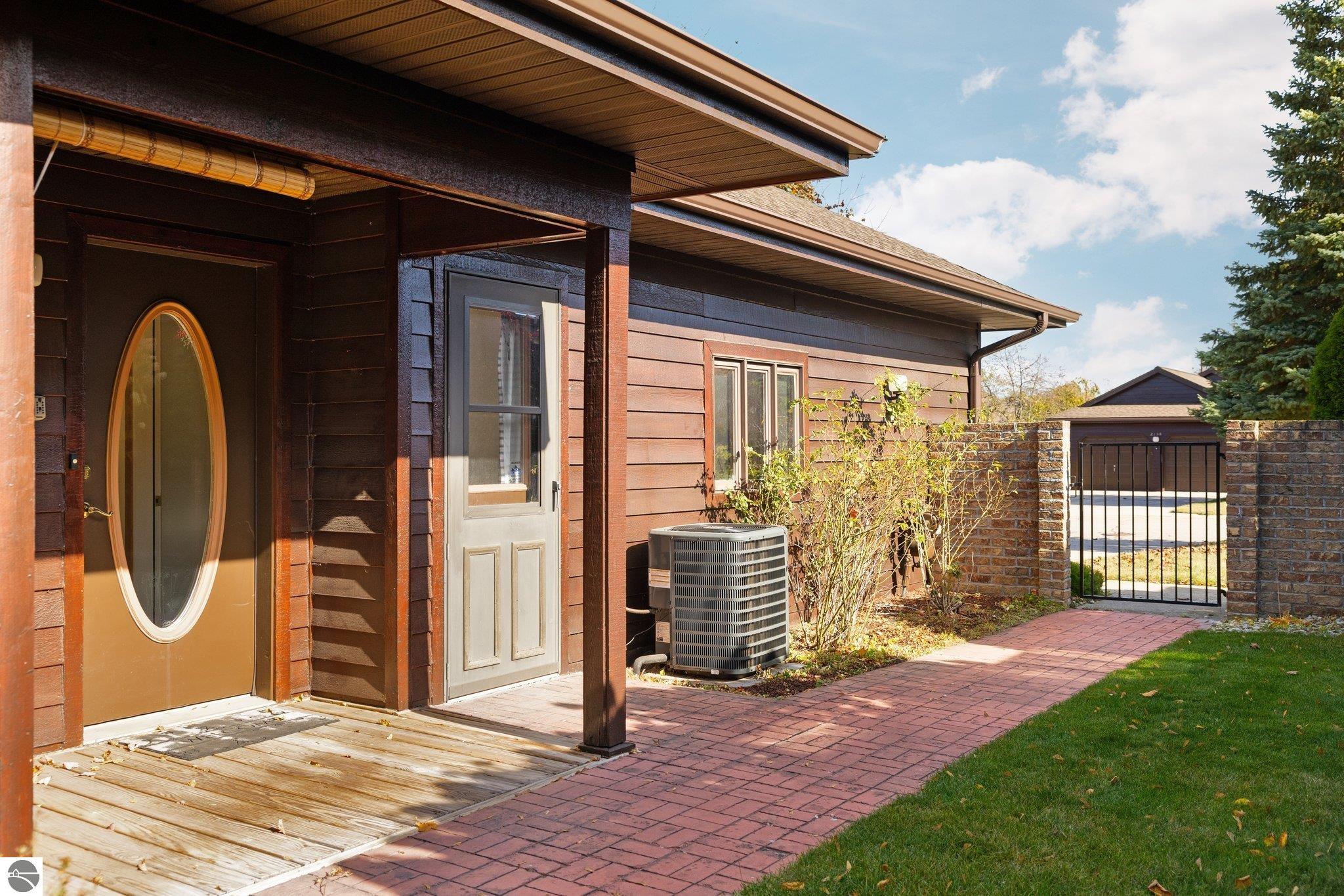 2135 Hammond Place Unit: West