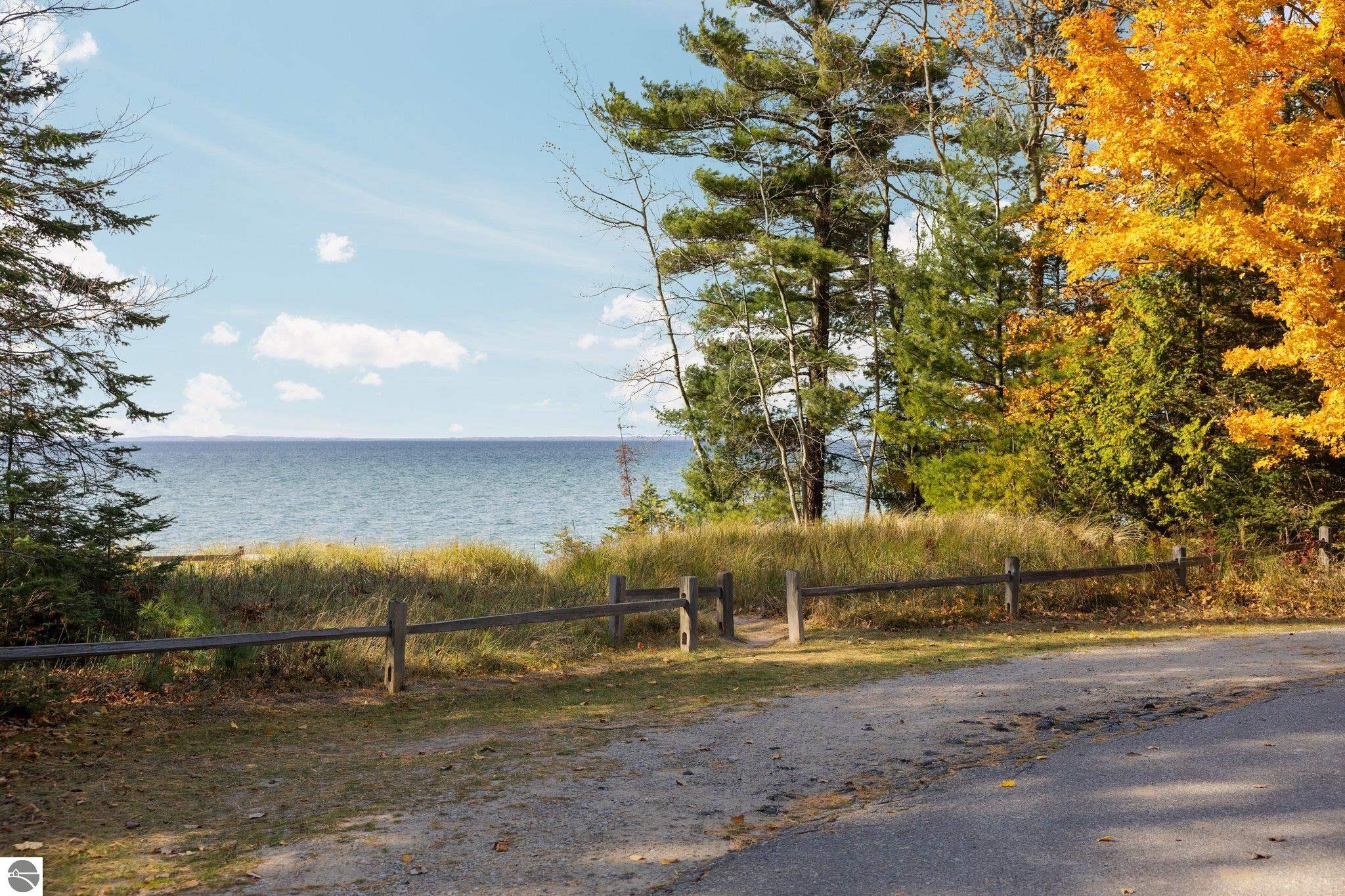 00 Manitou Trail