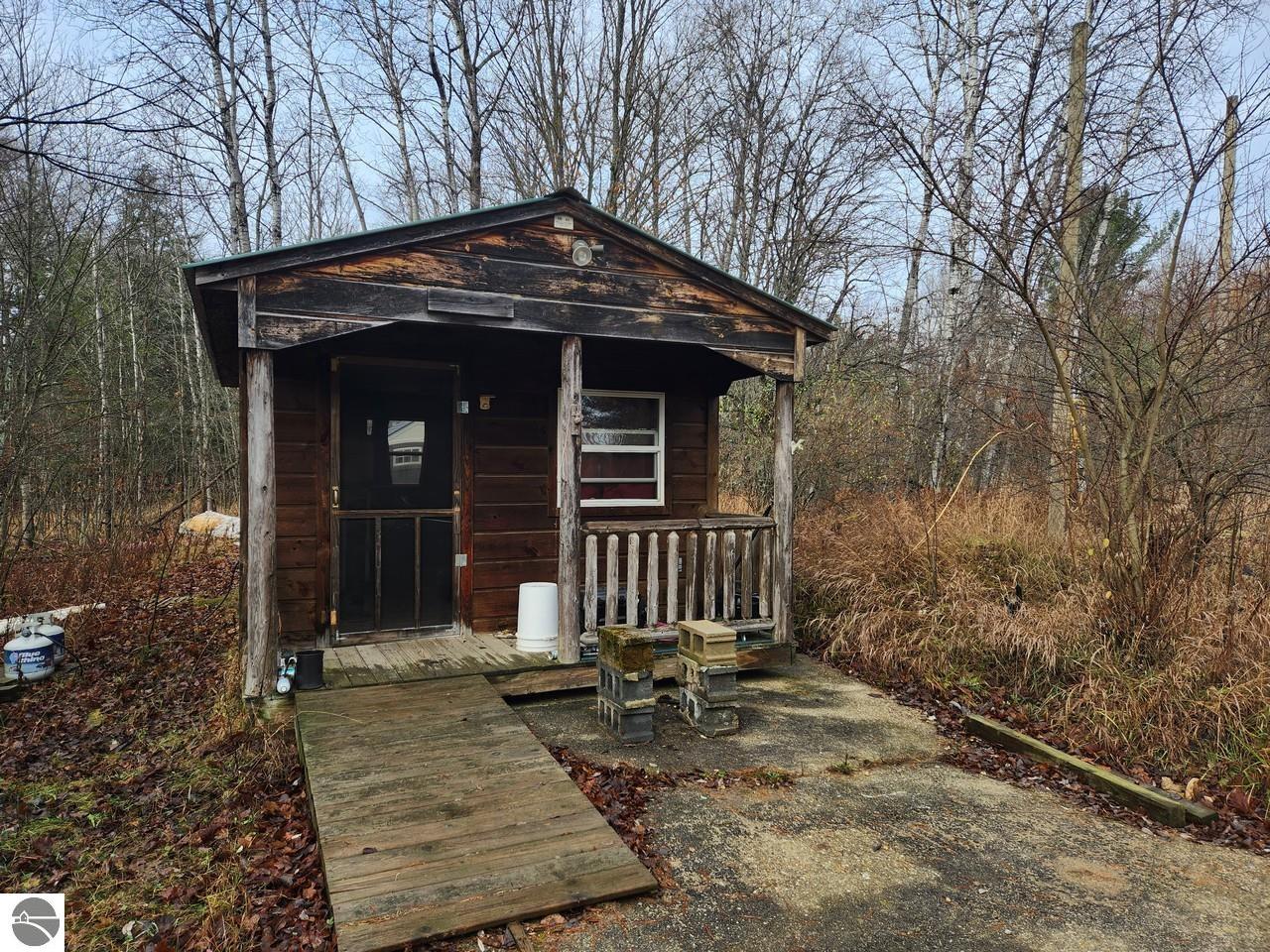 6473 Maplehill Road