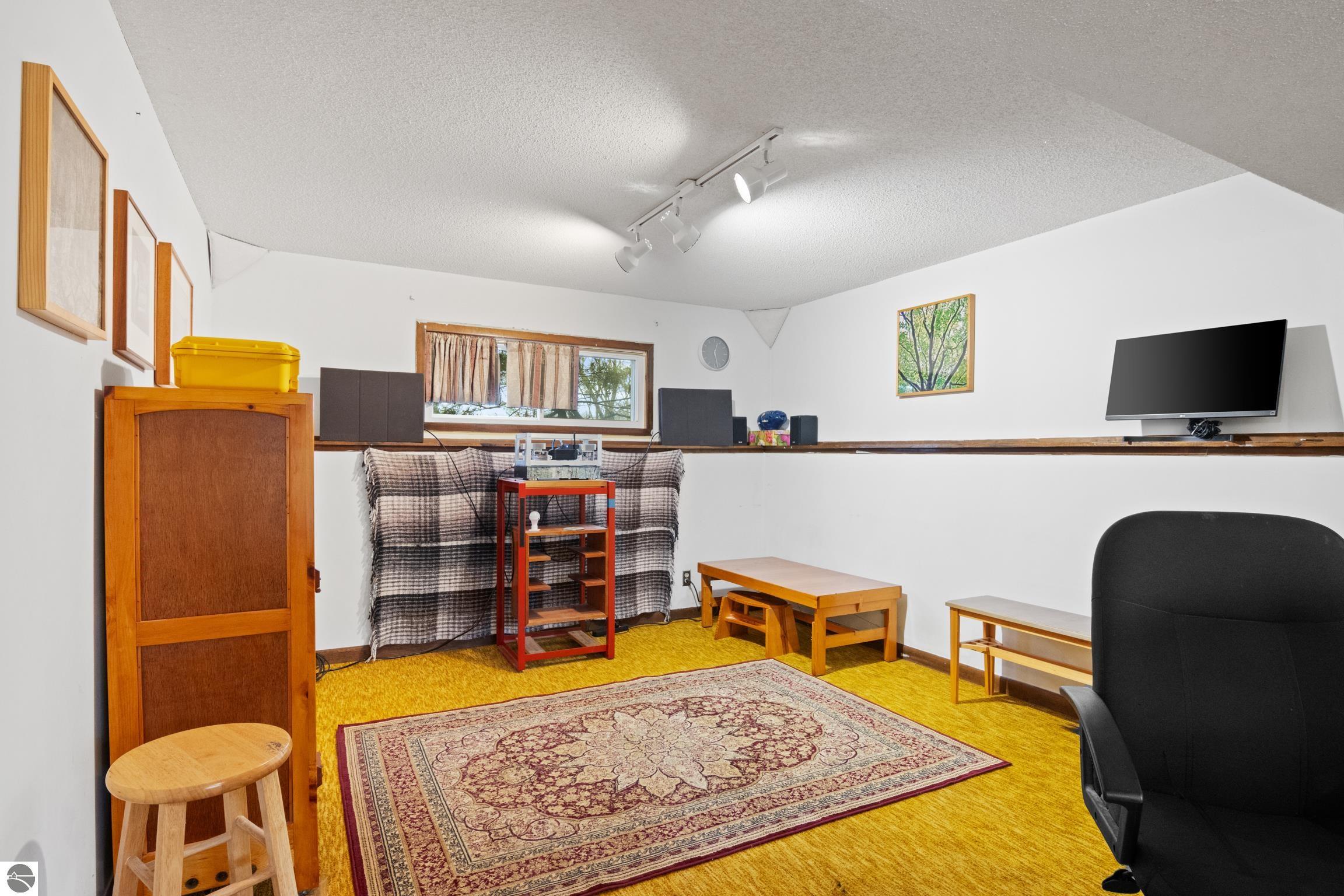 2102 Gary Road