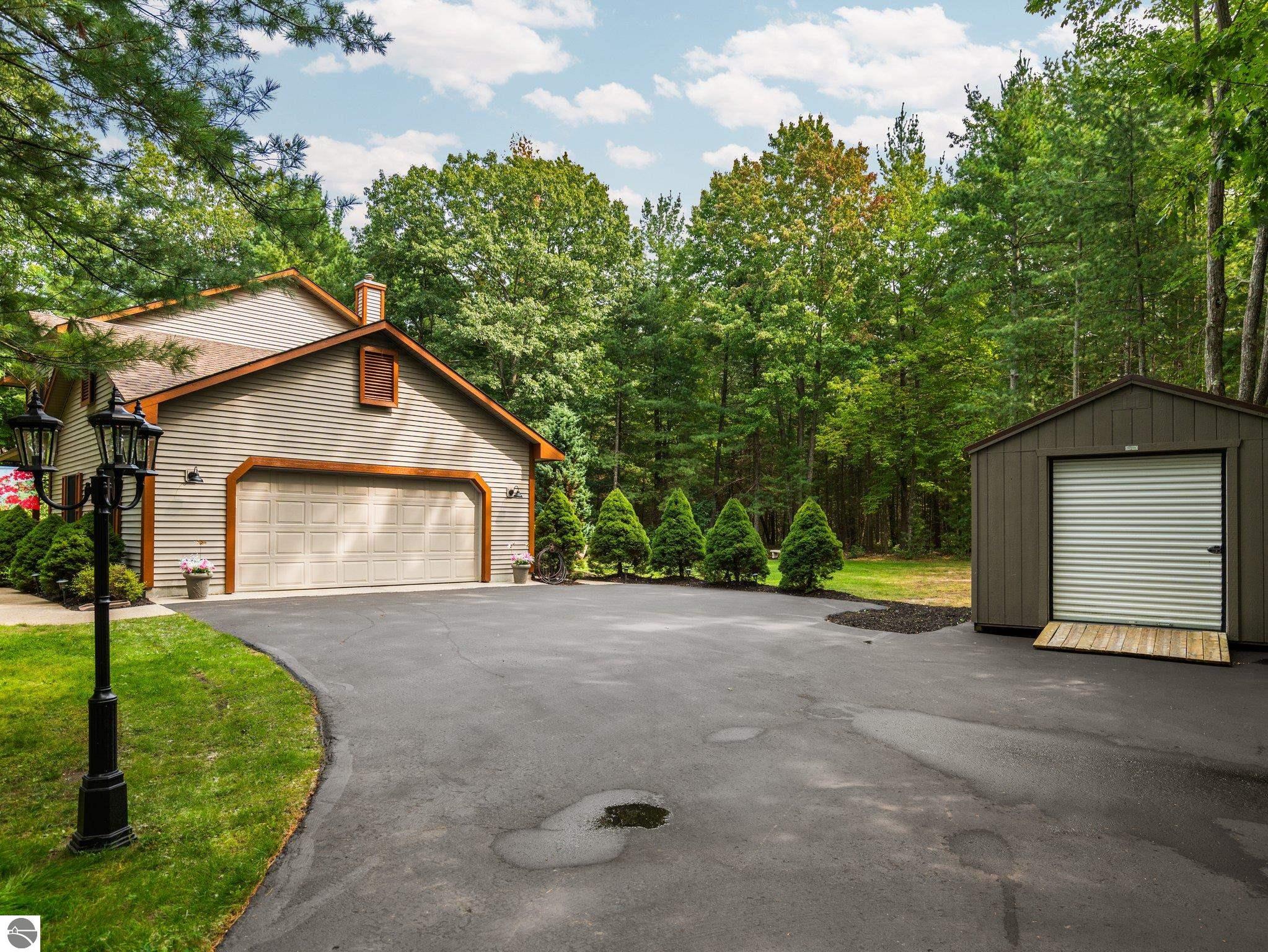 1599 White Oak Lane