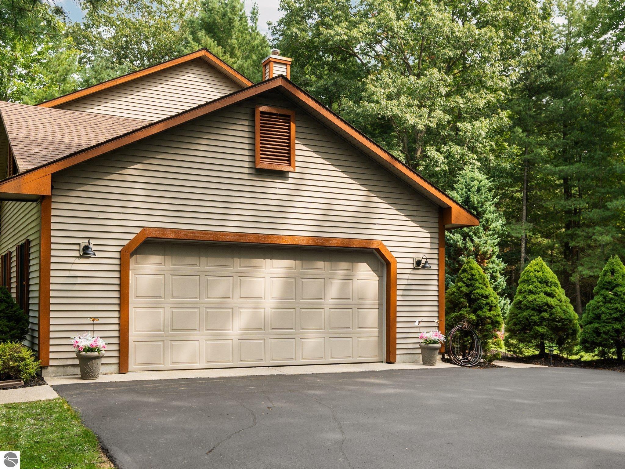 1599 White Oak Lane