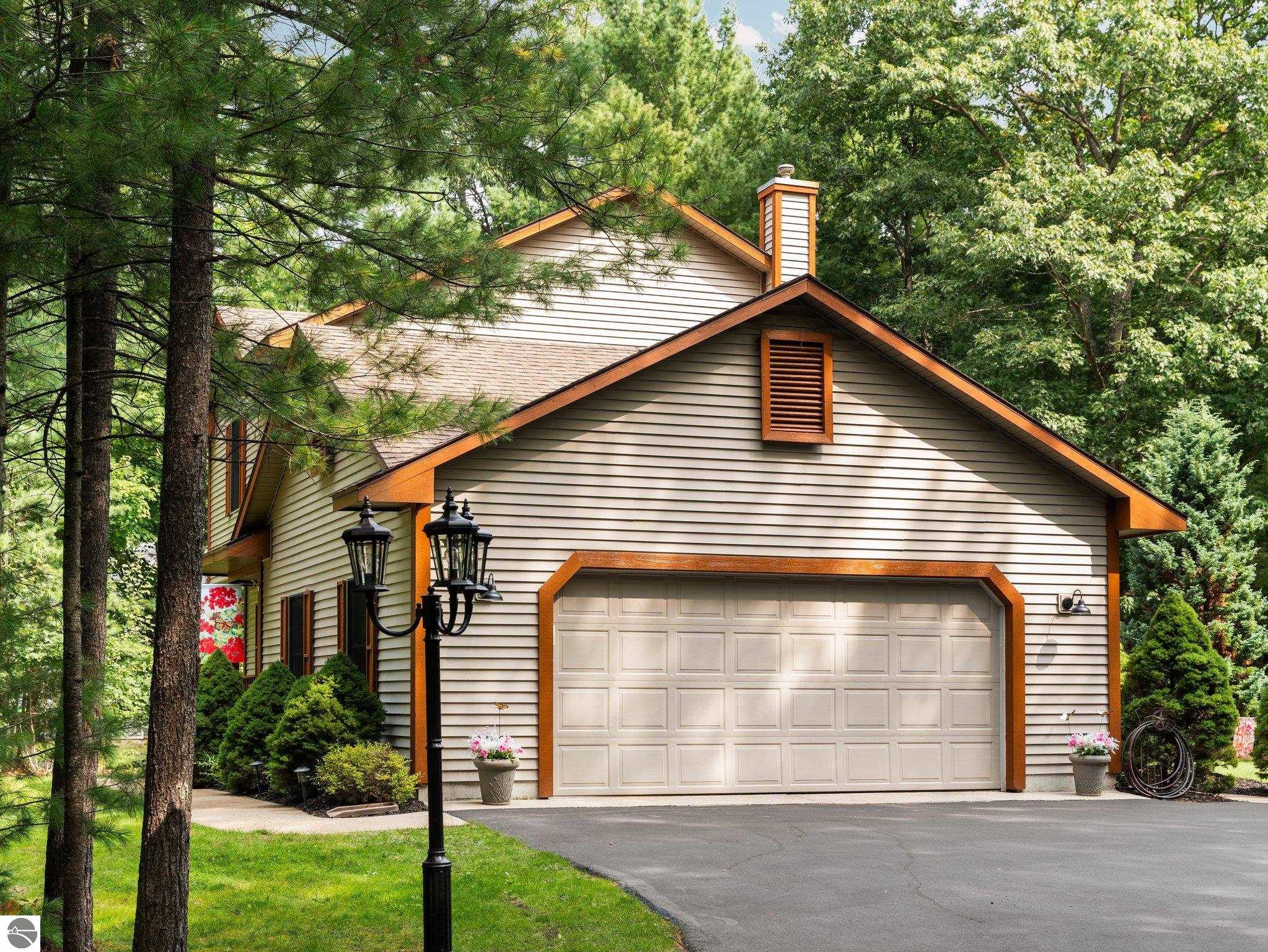 1599 White Oak Lane