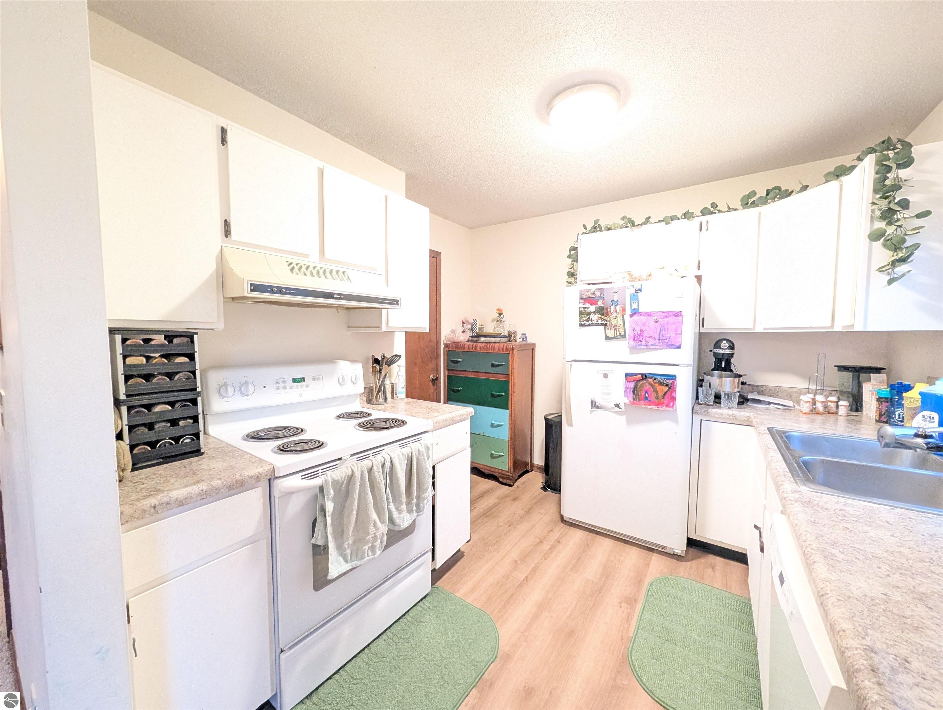 3798 Leeside Lane