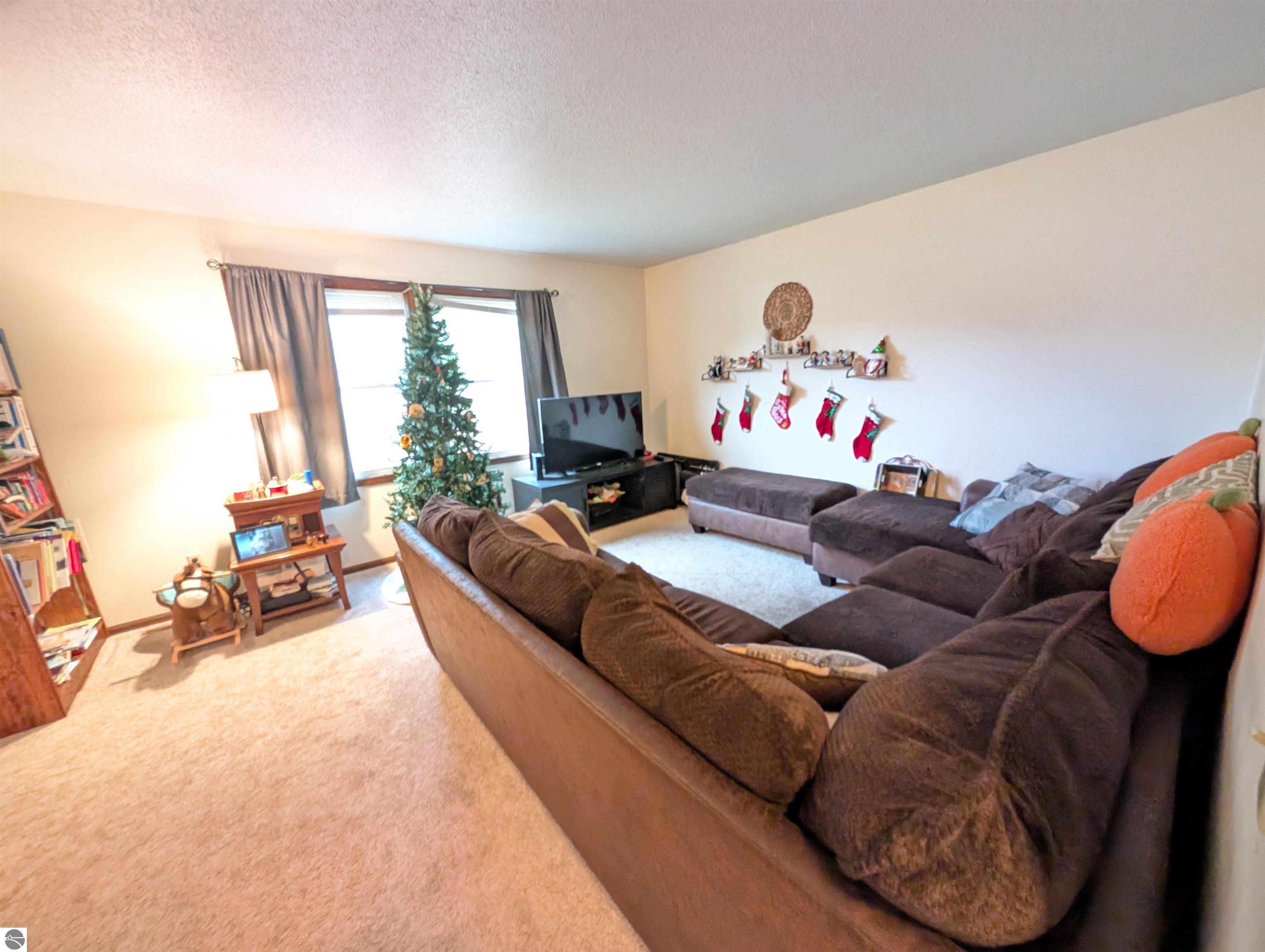 3798 Leeside Lane