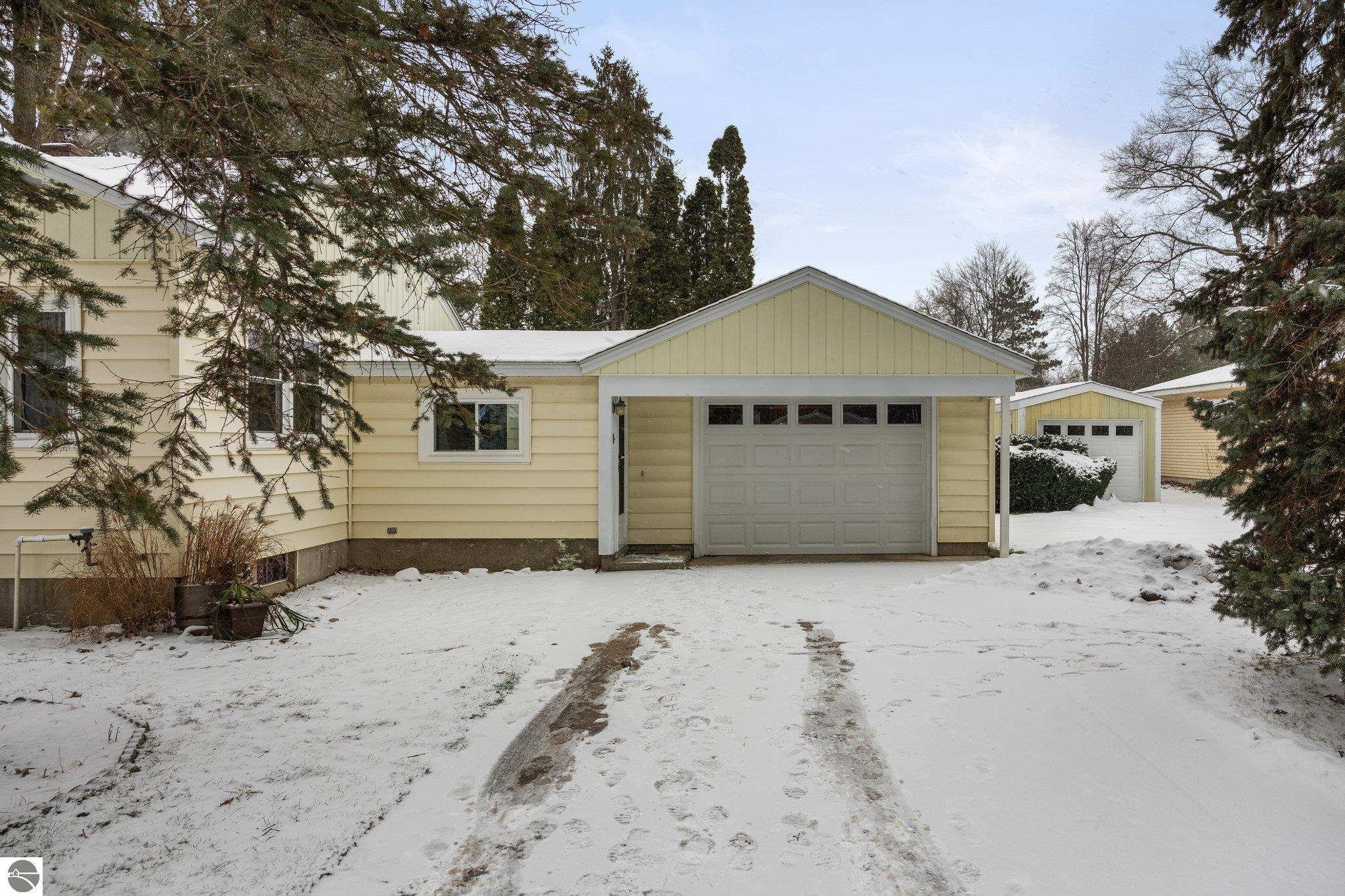 884 Carver Street