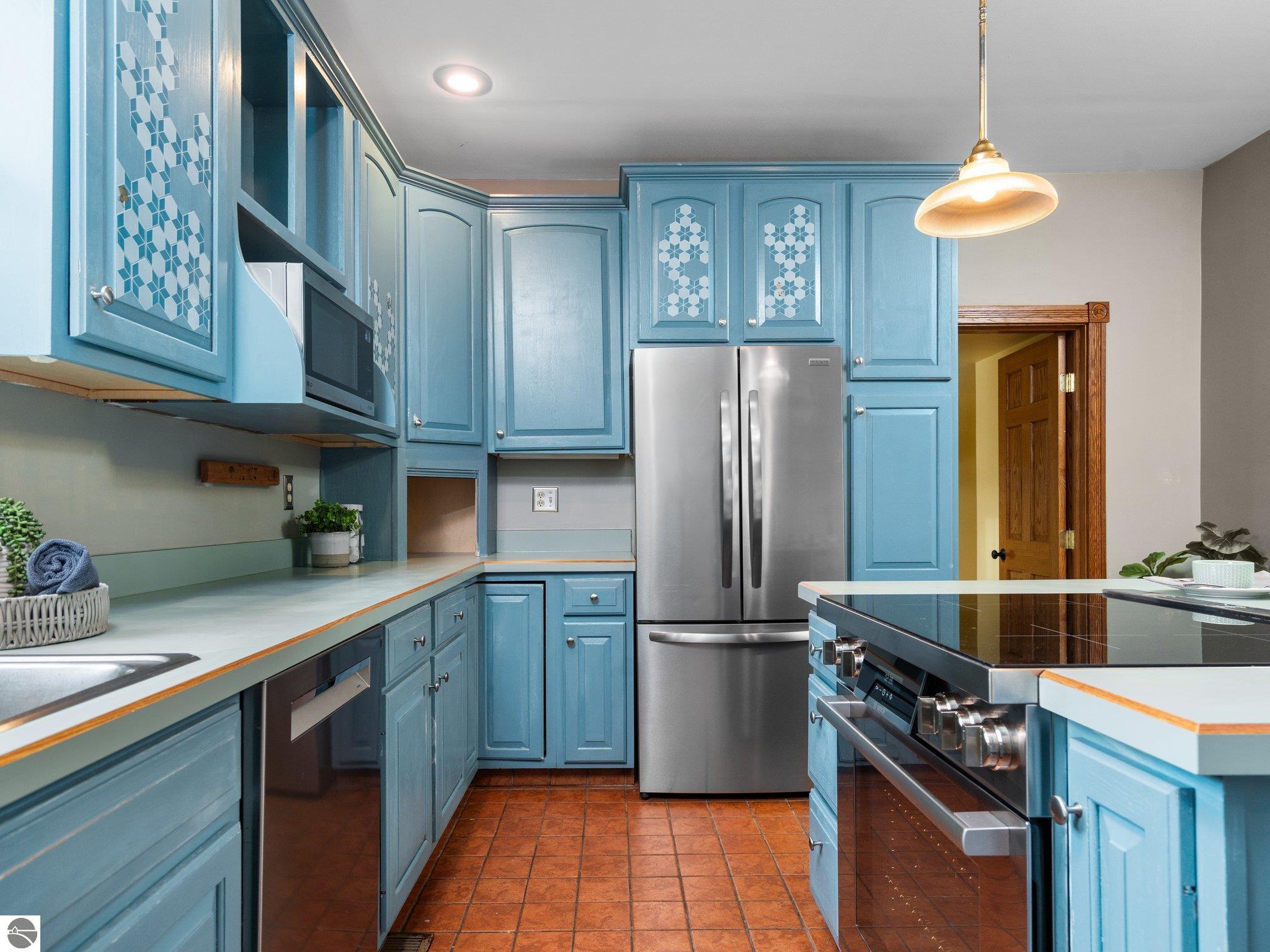 413 W Eleventh Street