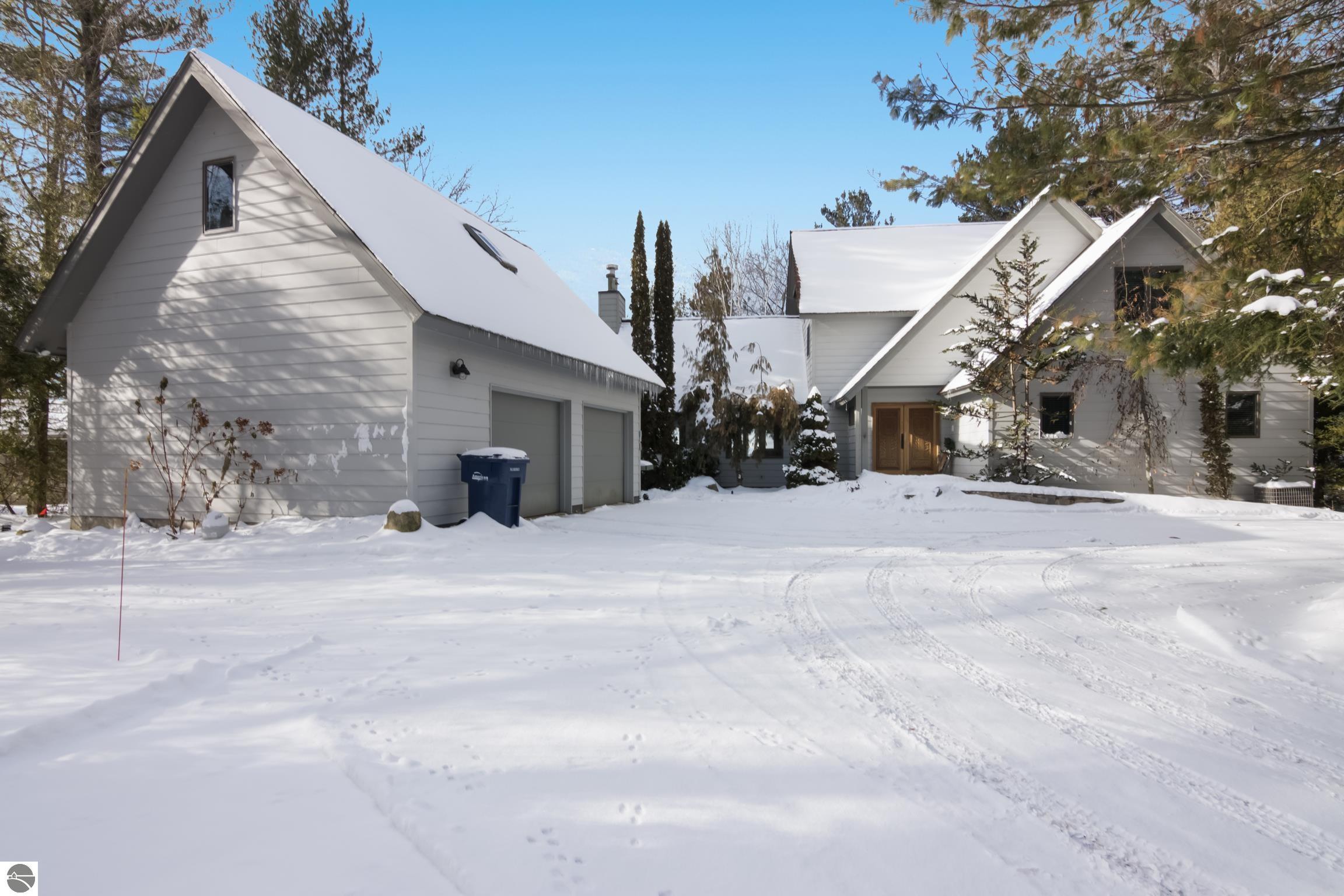5490 MacKenzie Drive