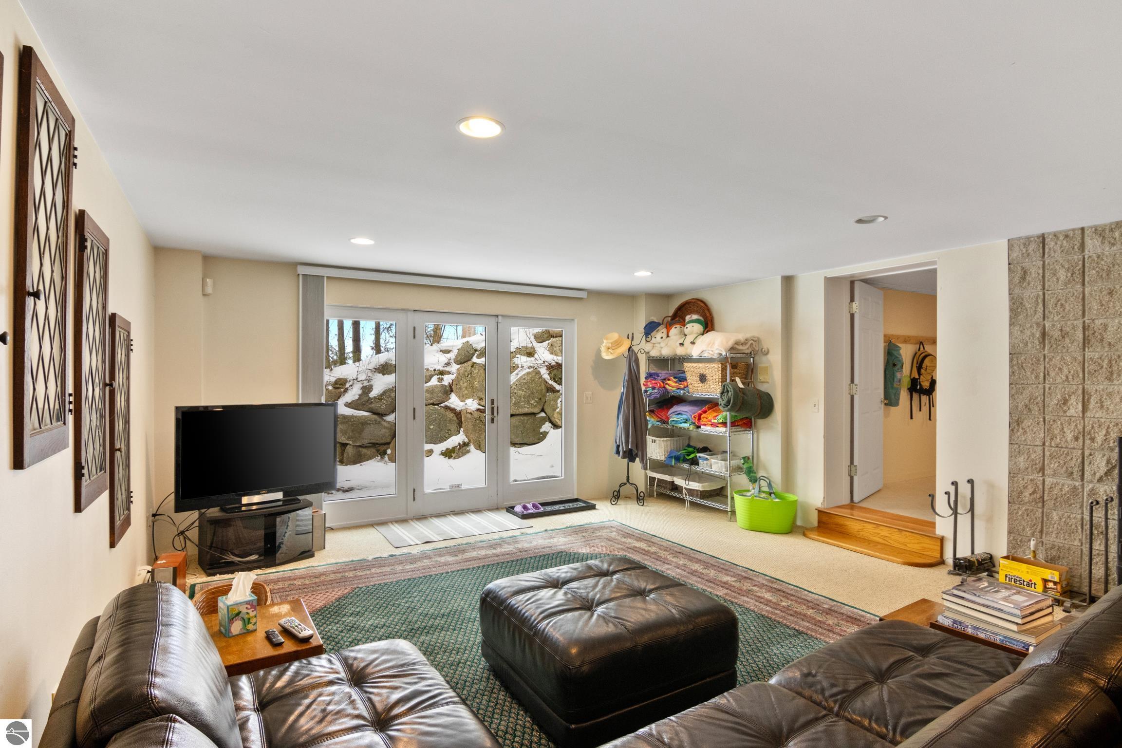 5490 MacKenzie Drive