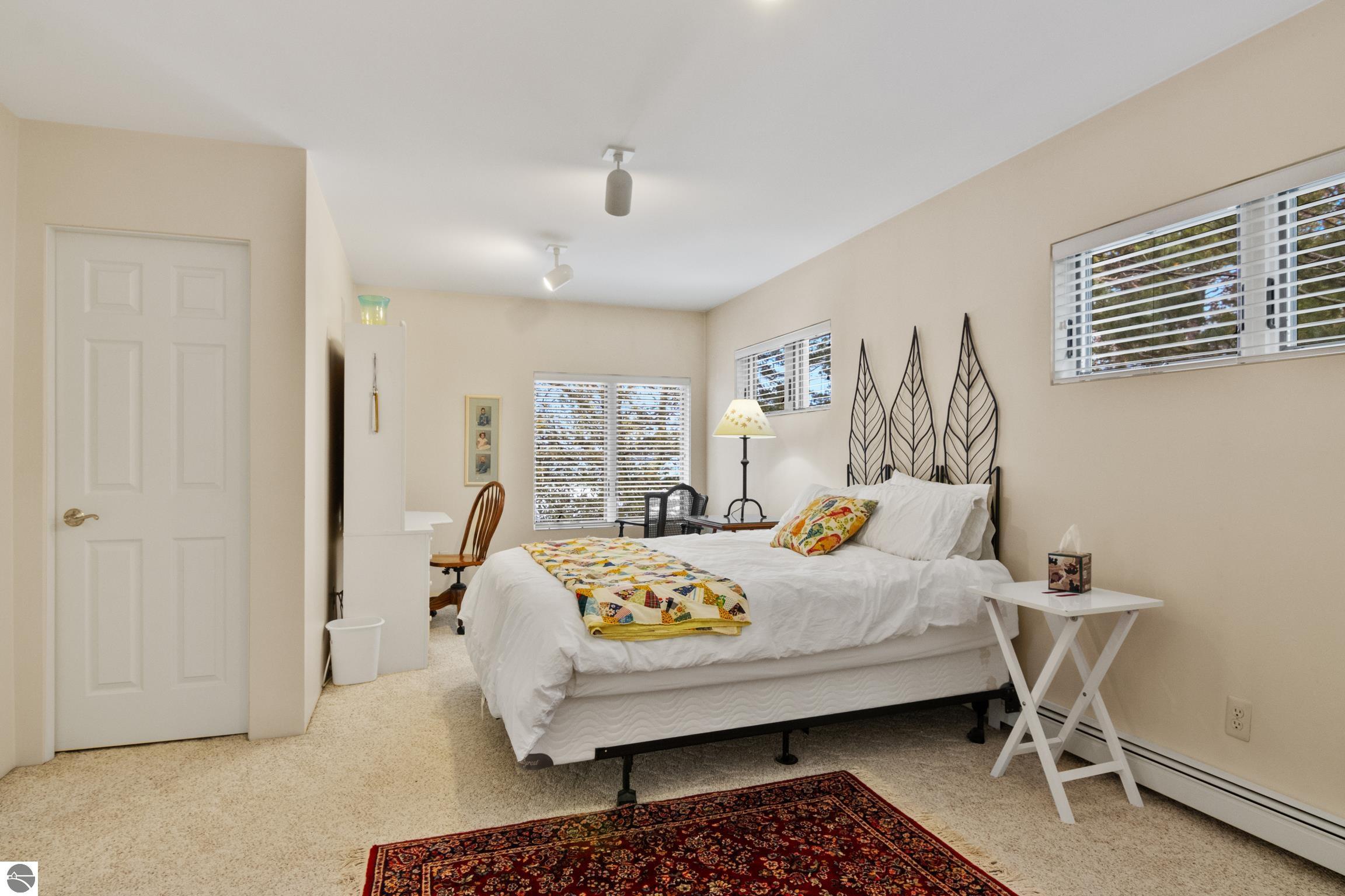 5490 MacKenzie Drive