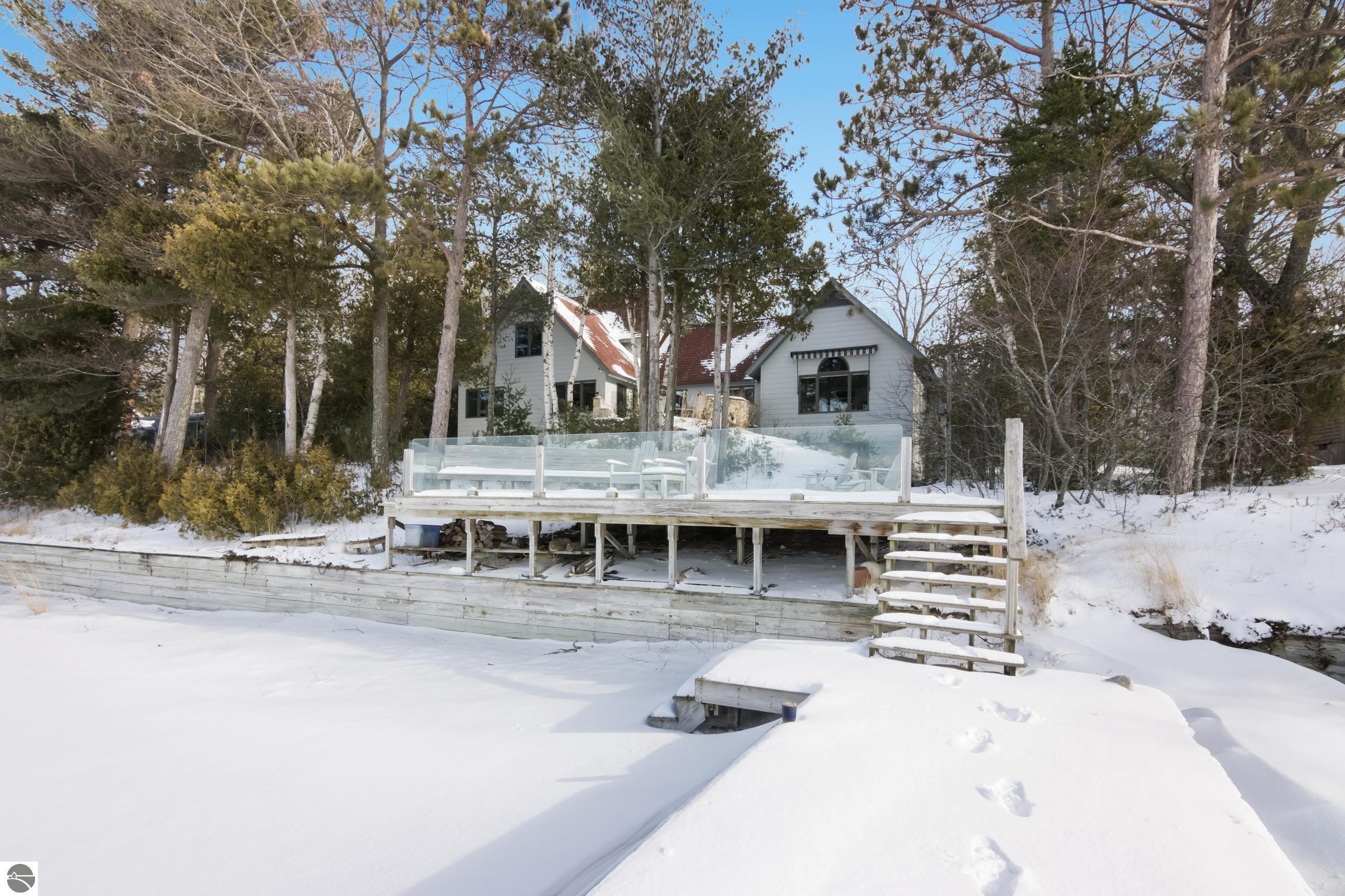 5490 MacKenzie Drive