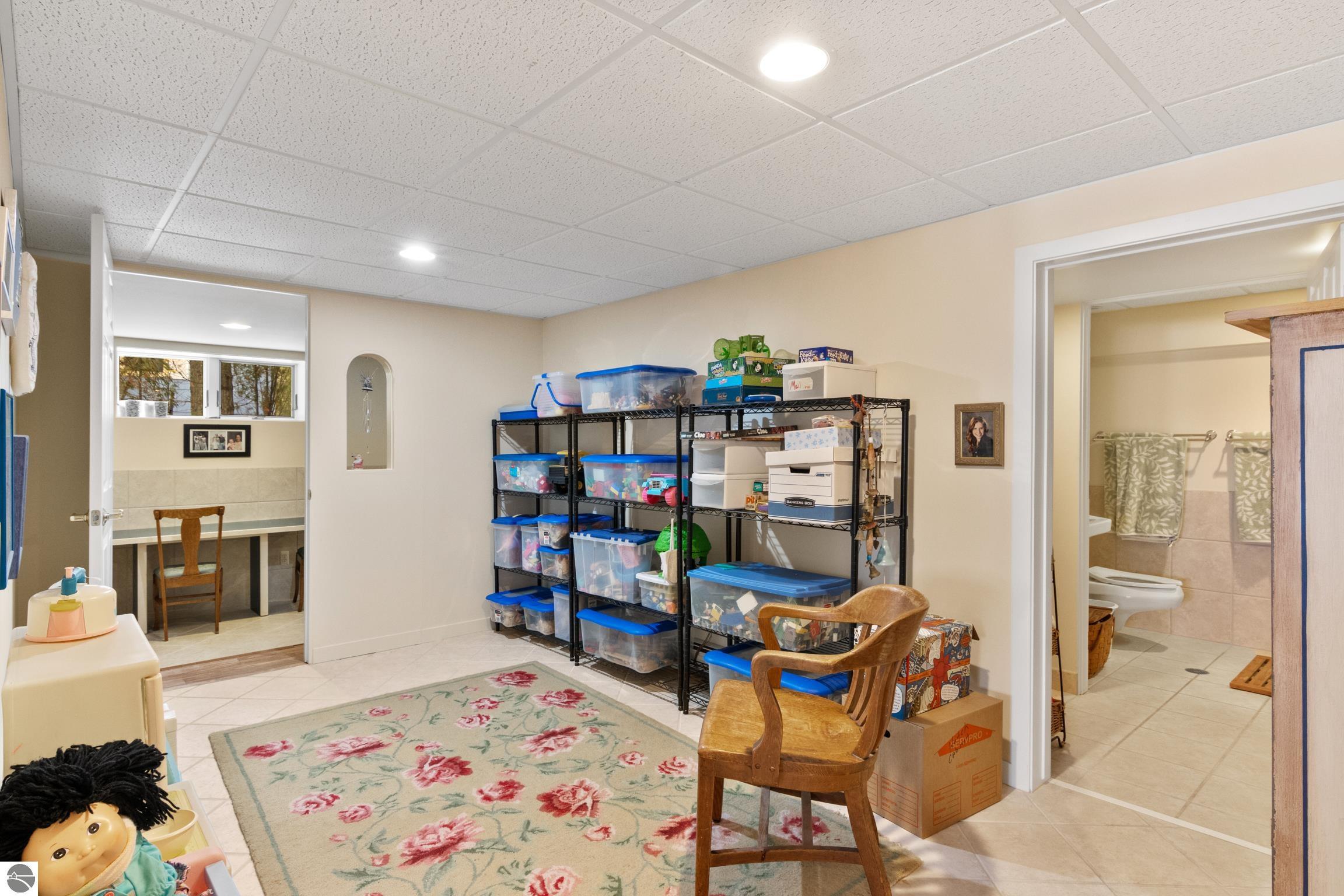 5490 MacKenzie Drive