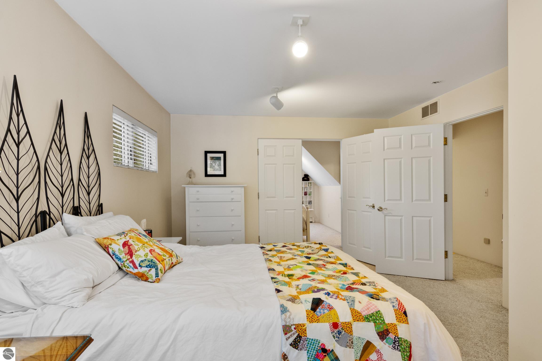 5490 MacKenzie Drive