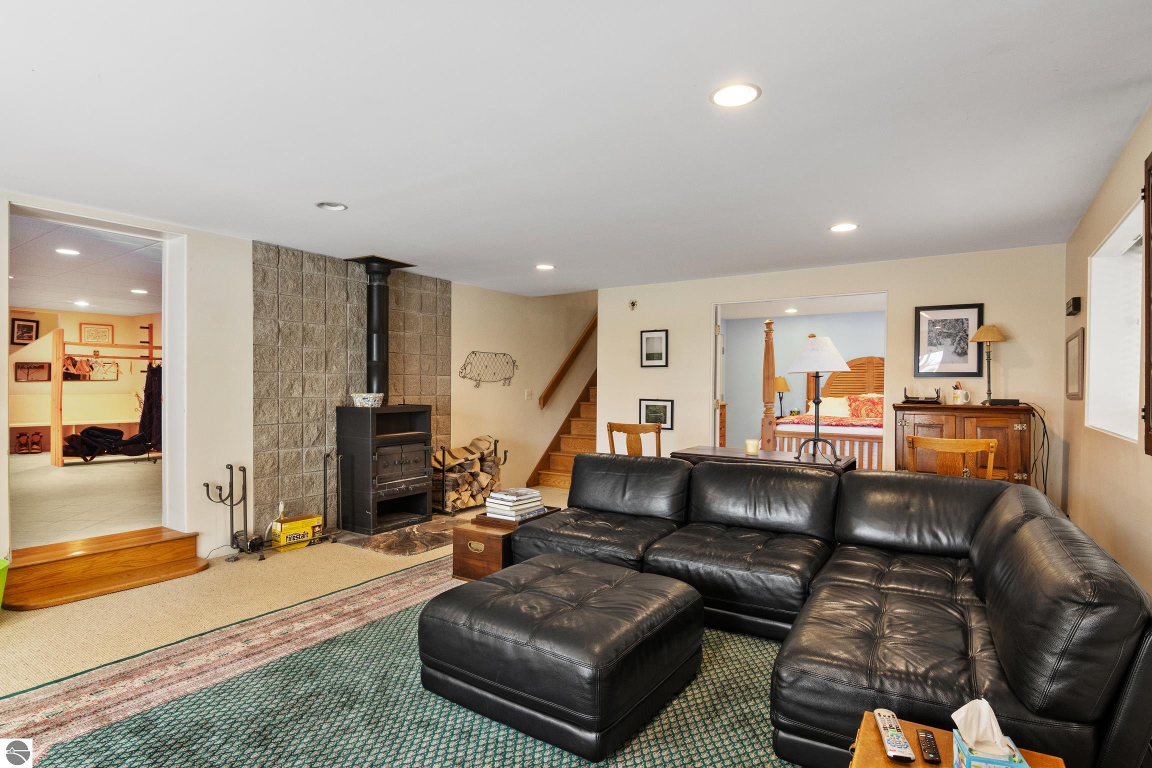 5490 MacKenzie Drive