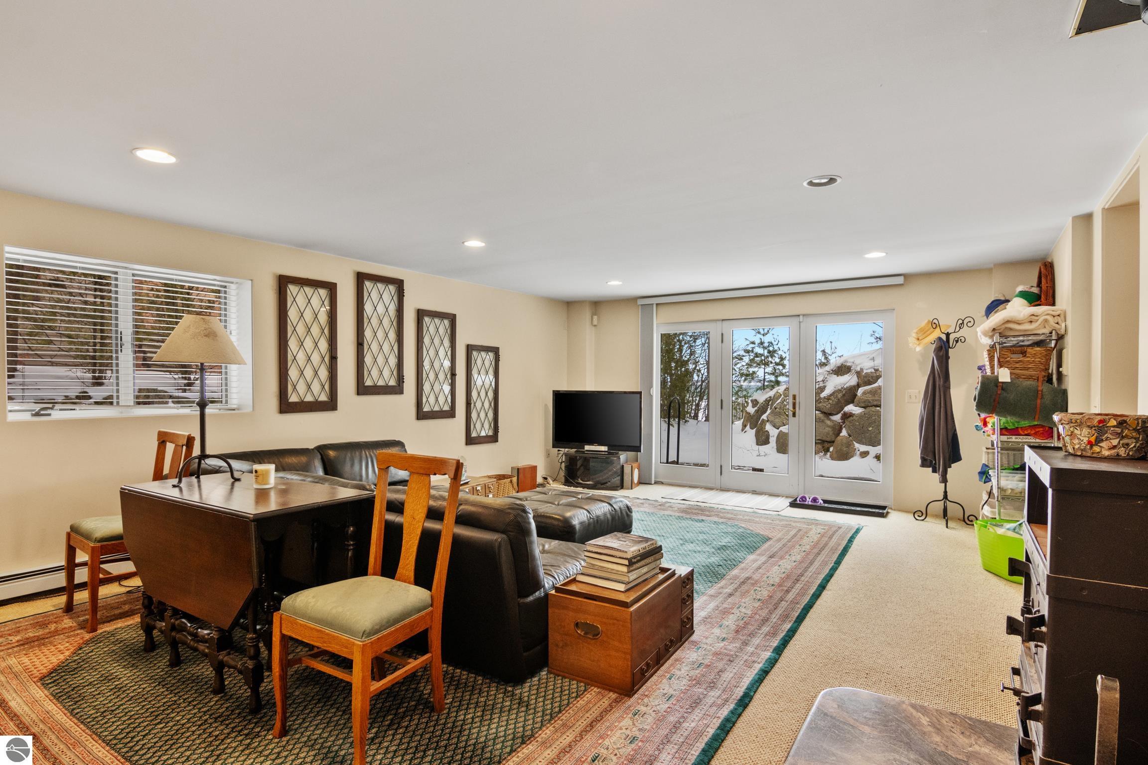 5490 MacKenzie Drive
