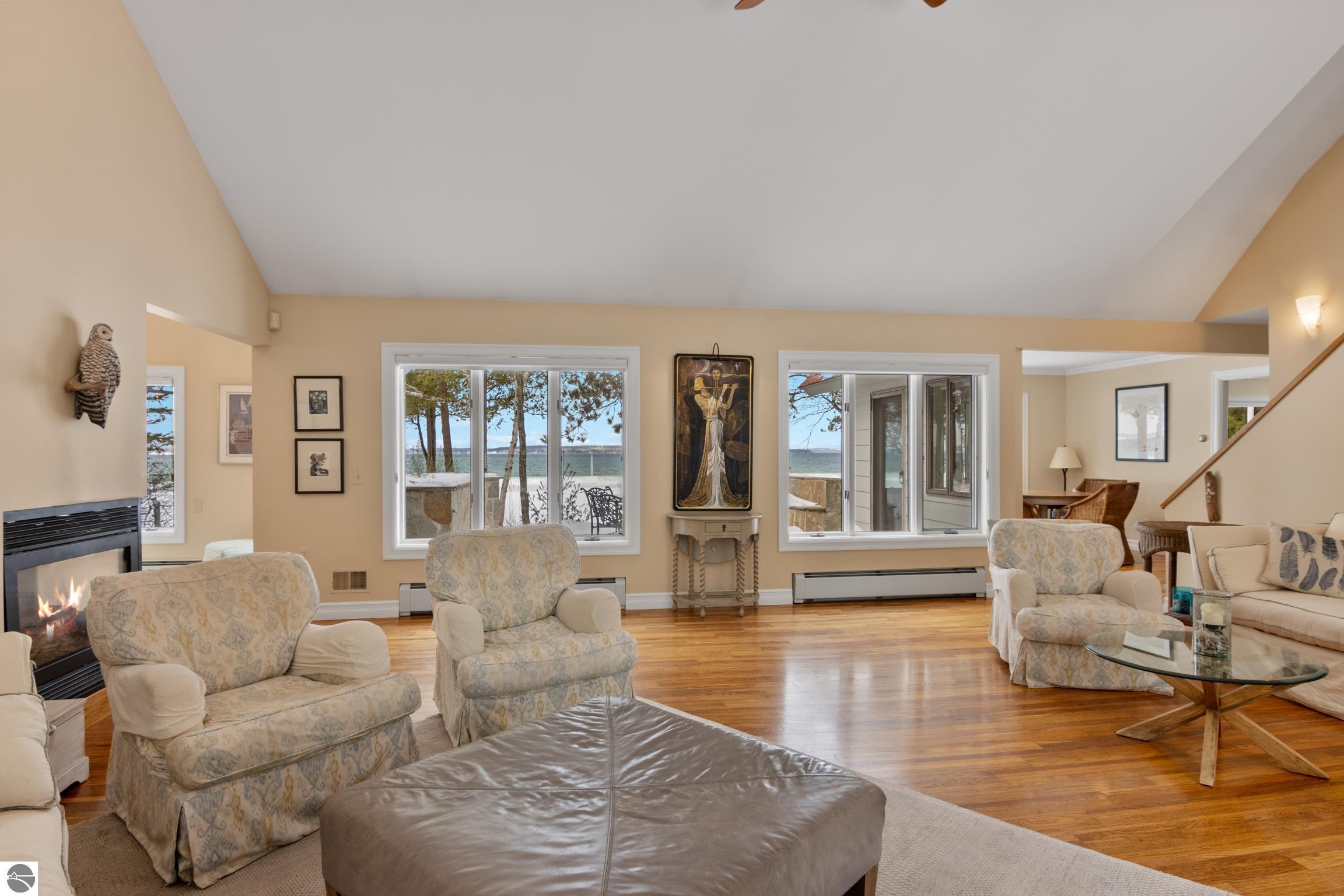 5490 MacKenzie Drive