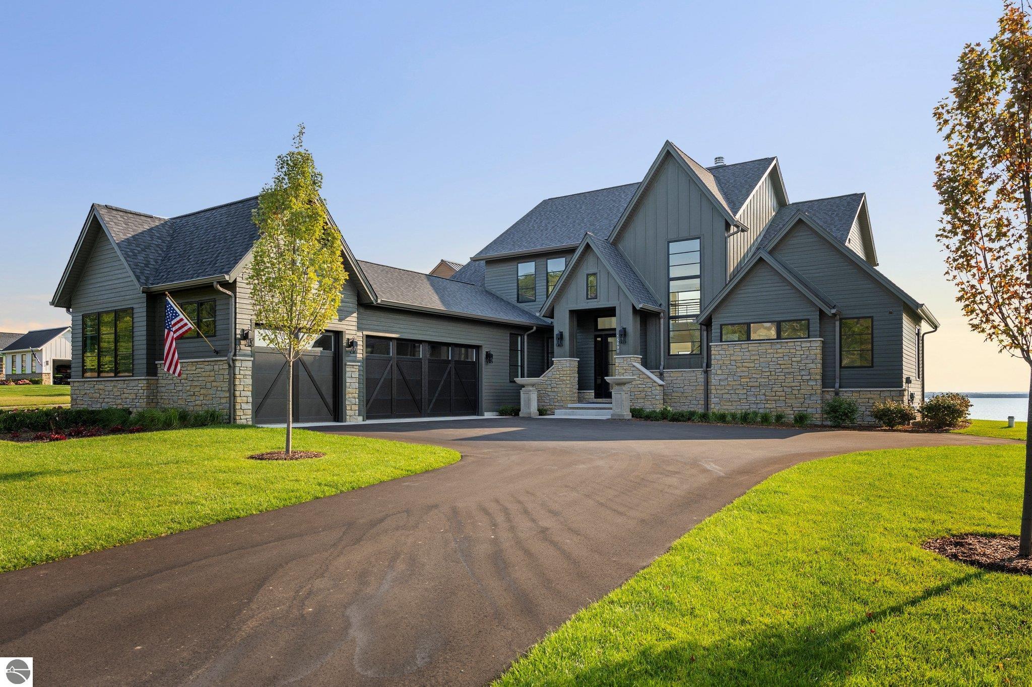 15690 Waters Edge