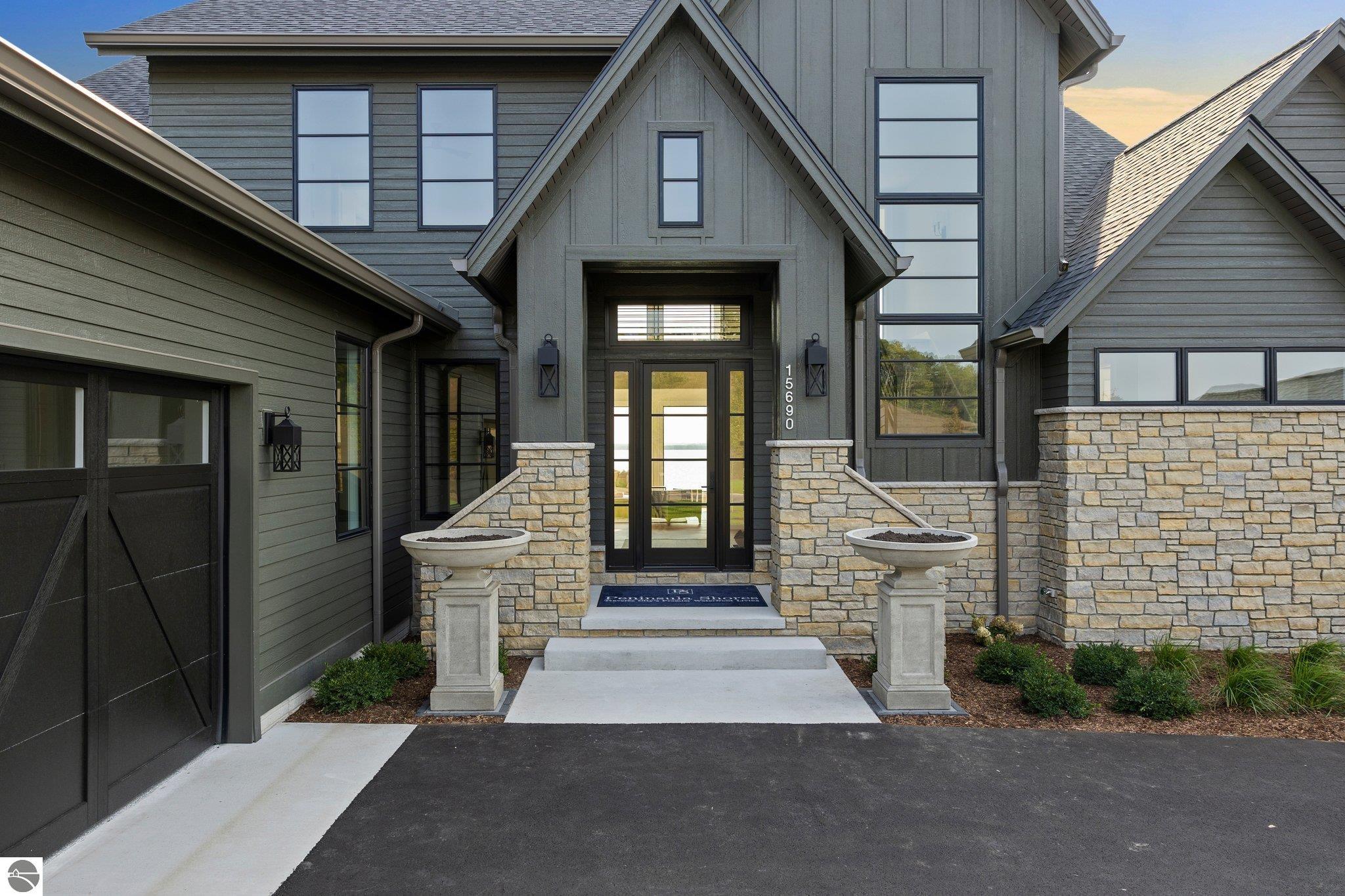 15690 Waters Edge