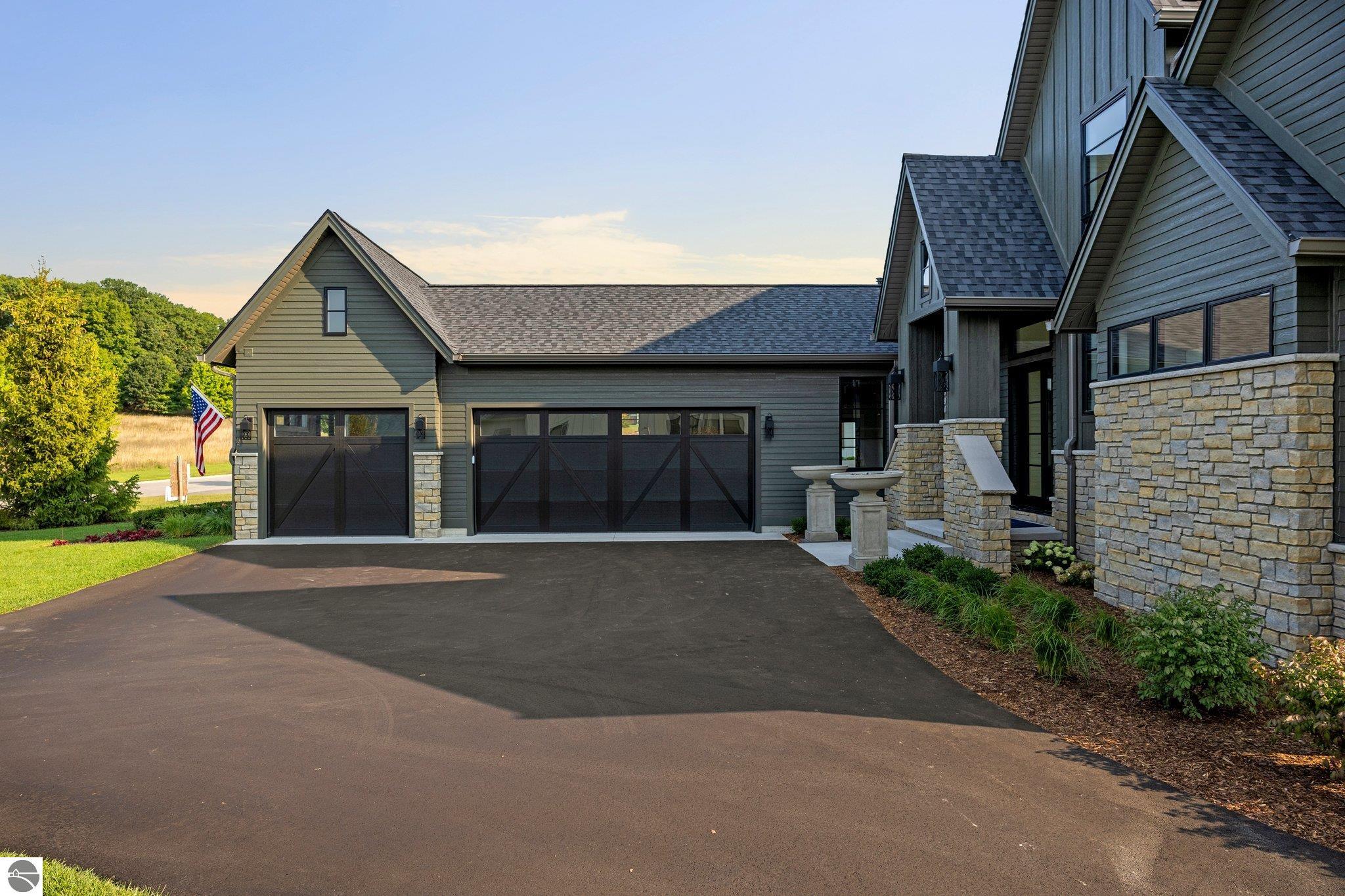 15690 Waters Edge