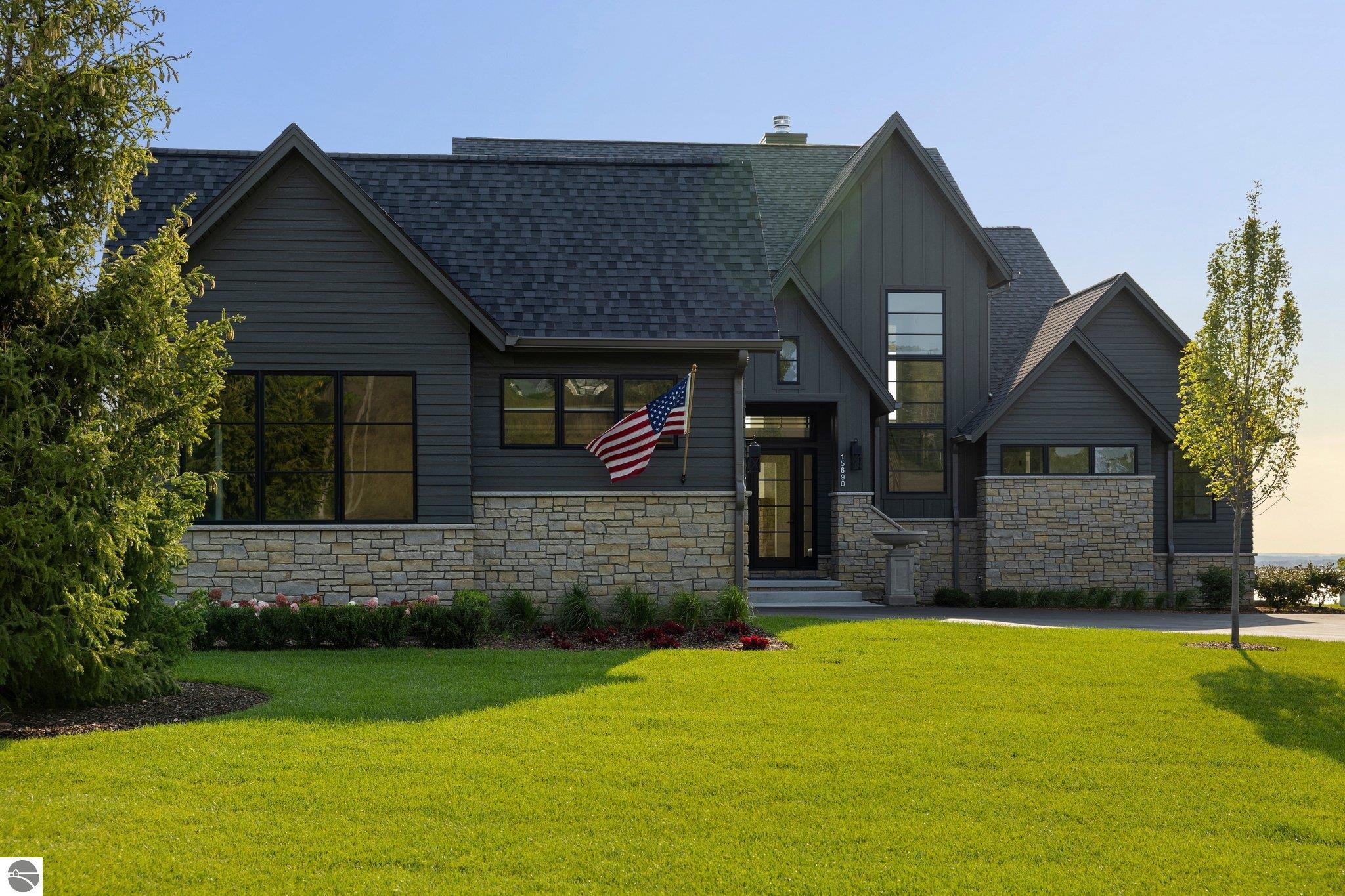 15690 Waters Edge