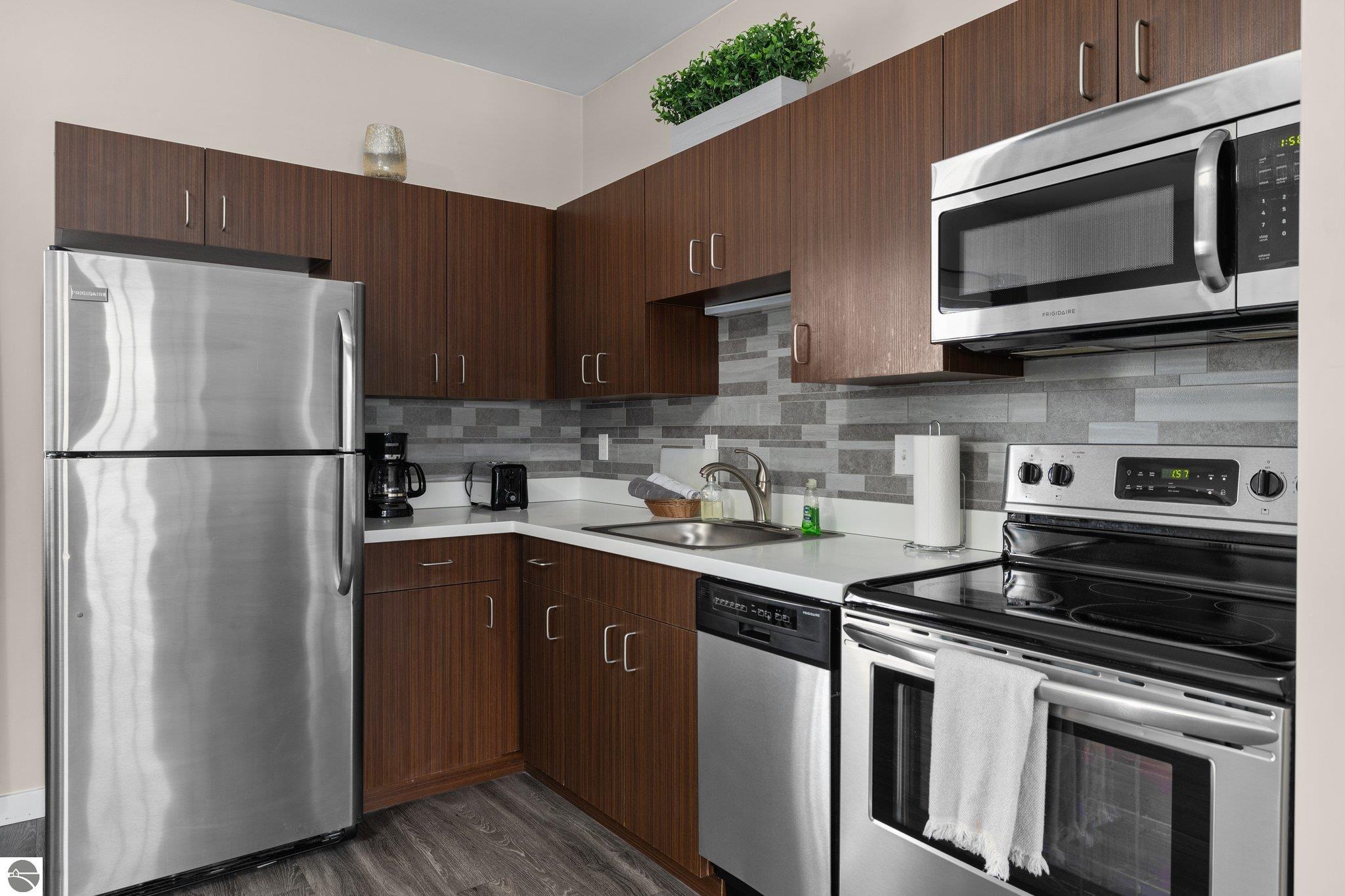 619 E Eighth Street # 8