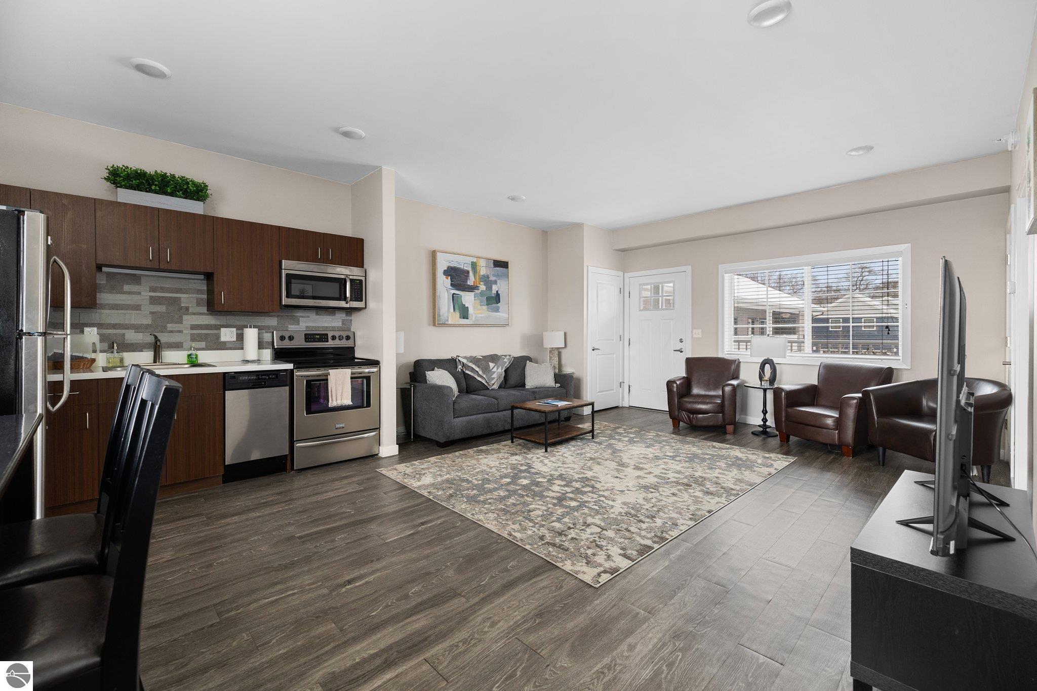 619 E Eighth Street # 8
