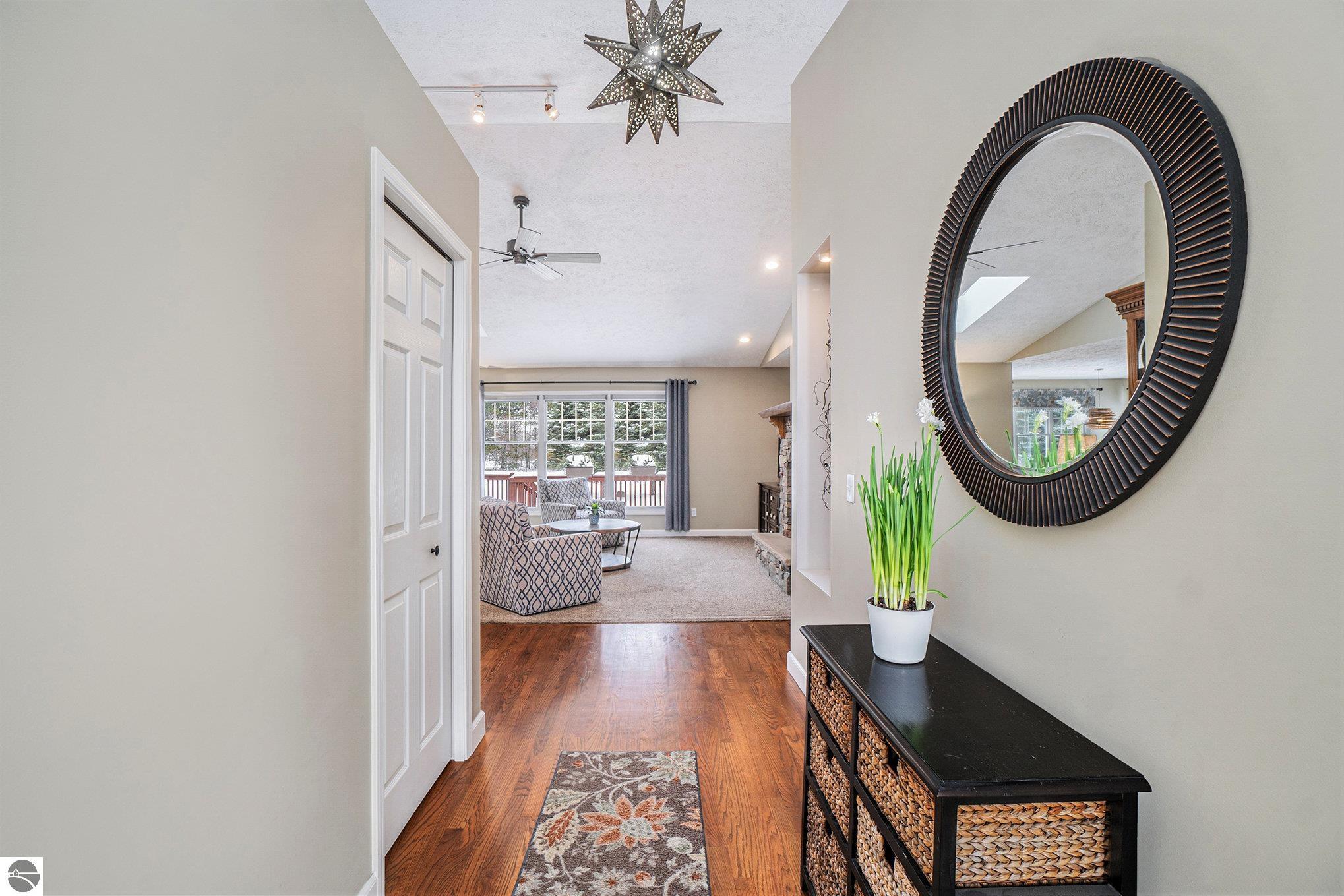 609 South Creek Court