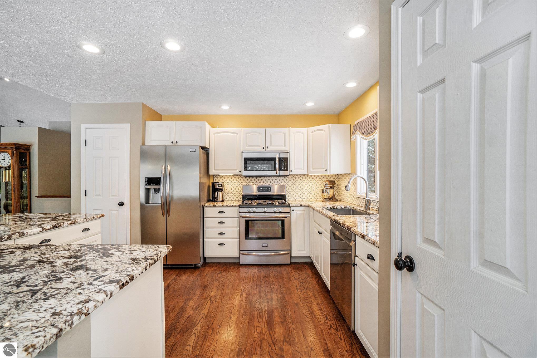 609 South Creek Court