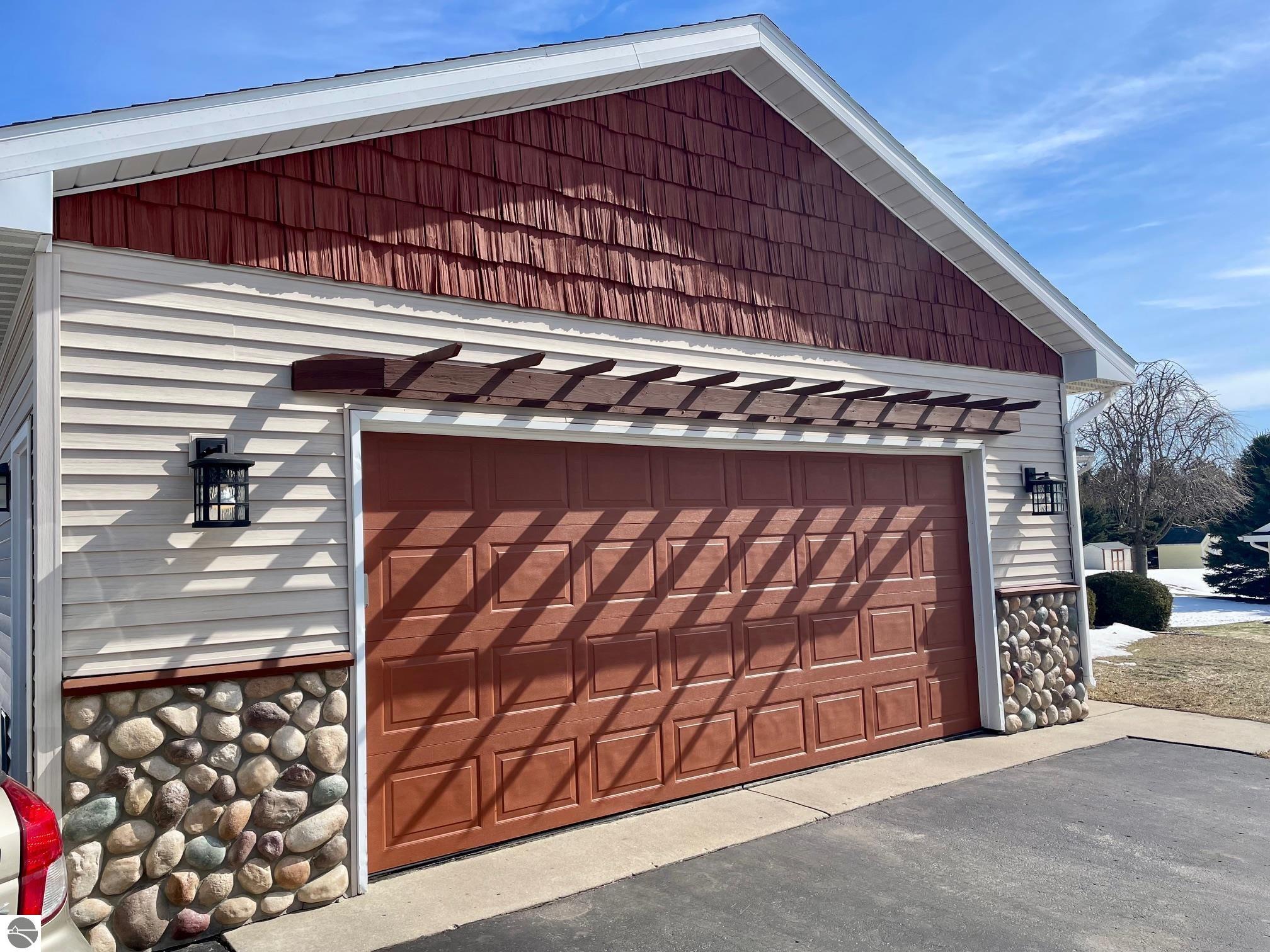 609 South Creek Court